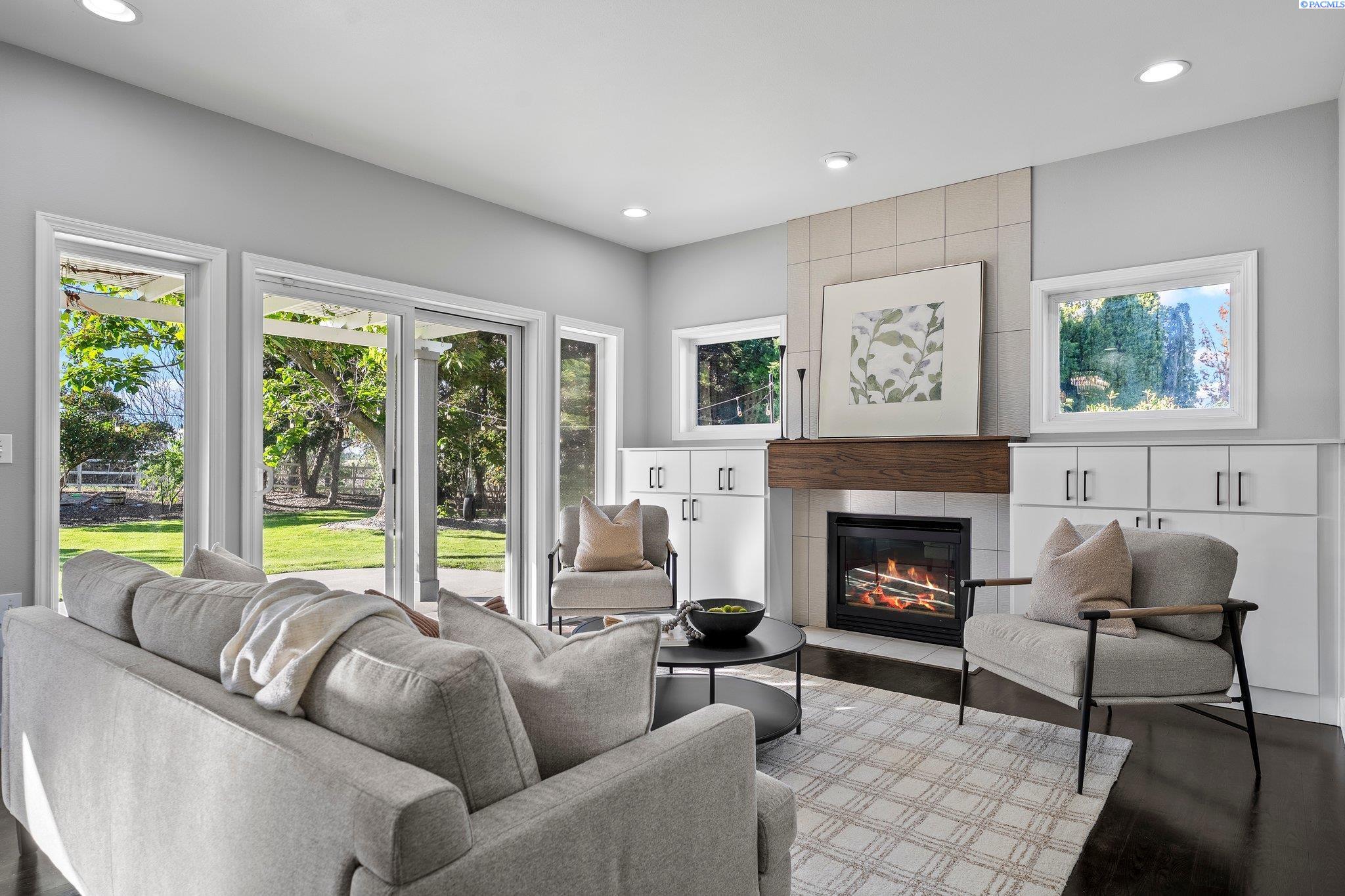 1005 Country Ct