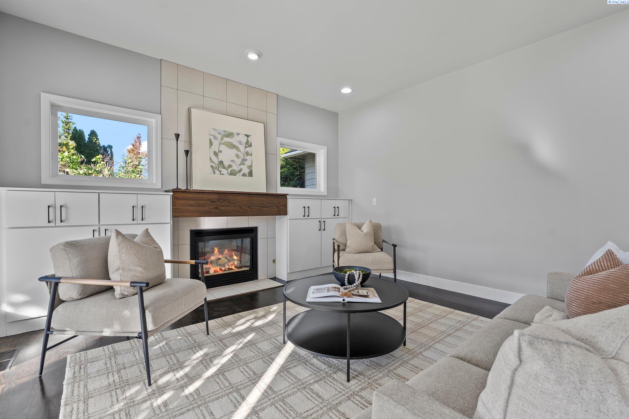 1005 Country Ct