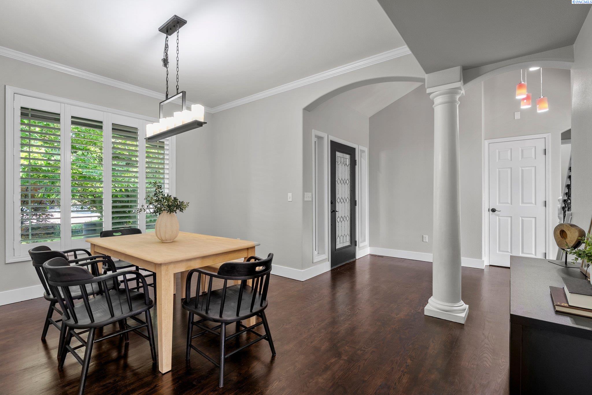 1005 Country Ct