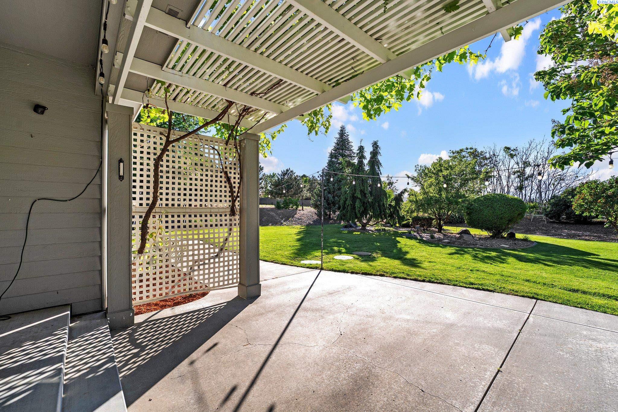 1005 Country Ct