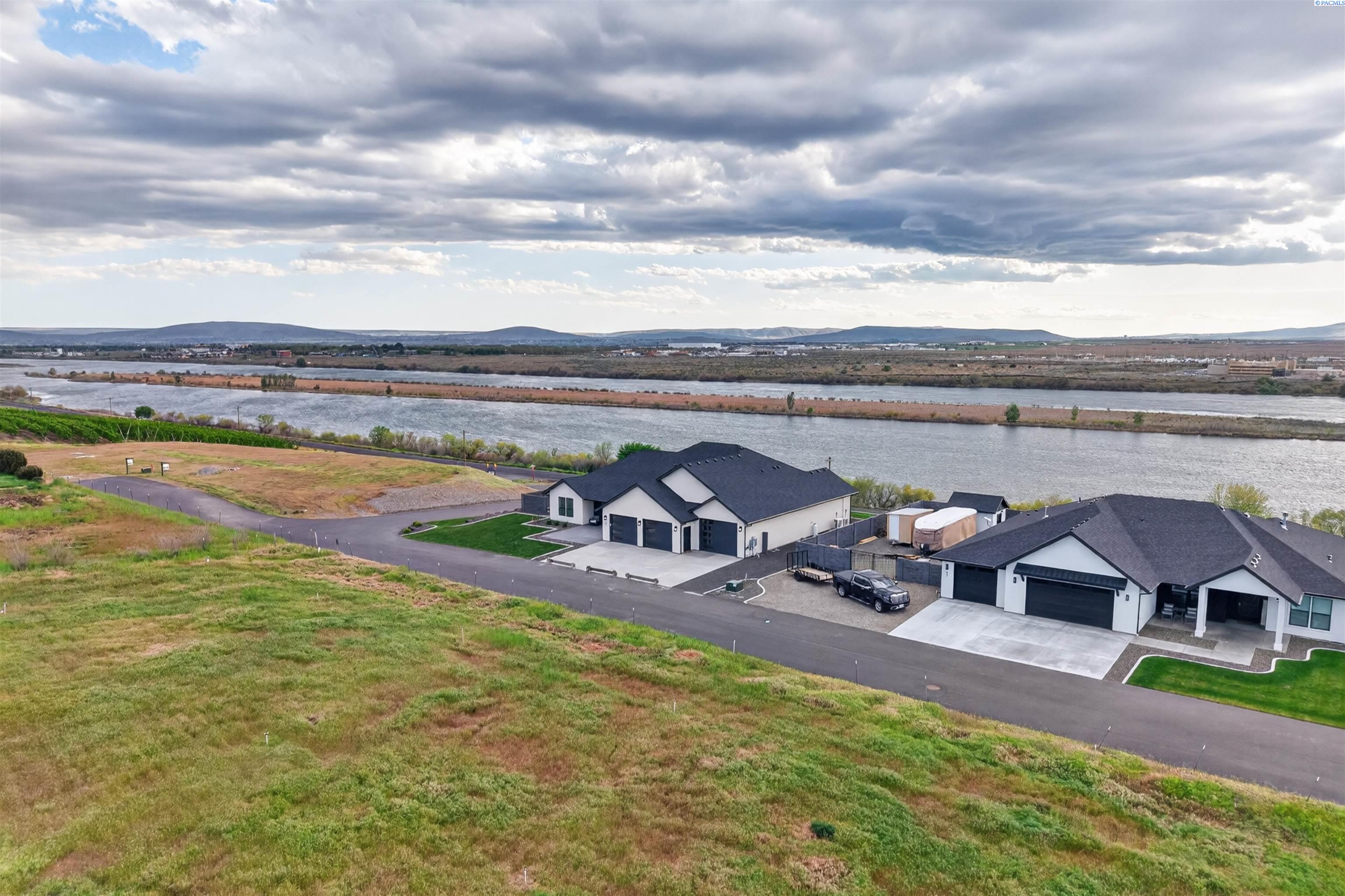 57 Columbia Bluff Ln