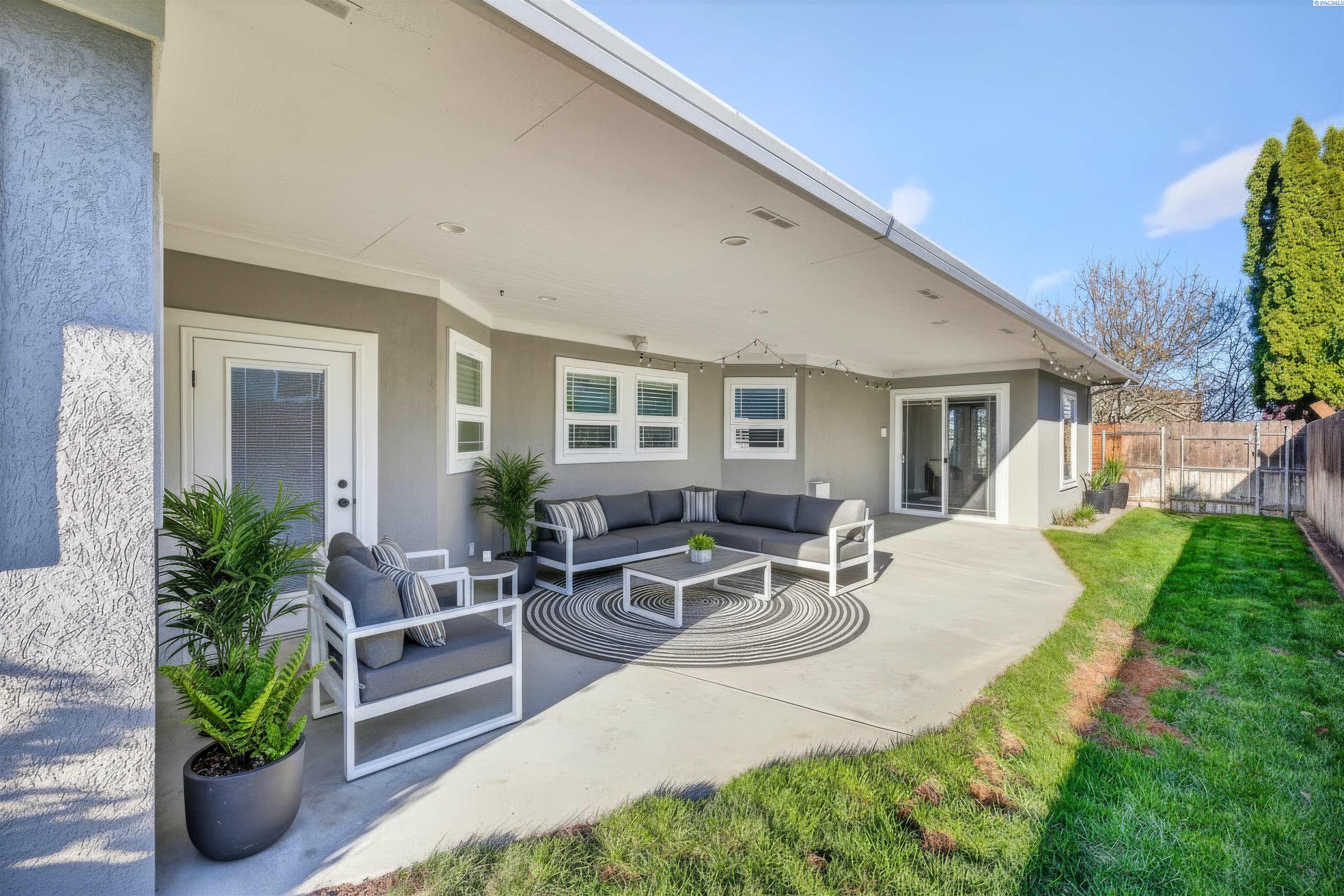 1005 Moonstone