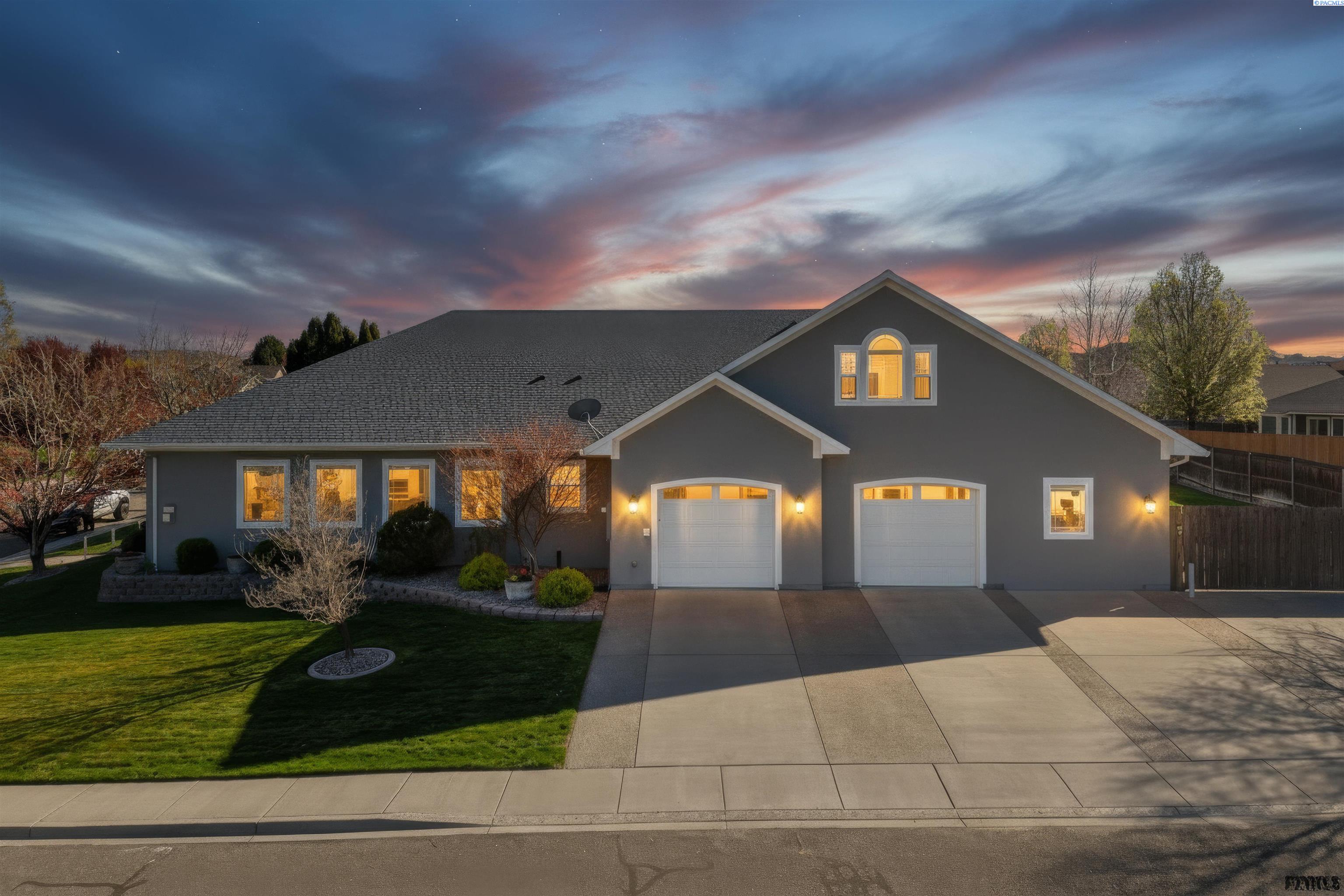 1005 Moonstone