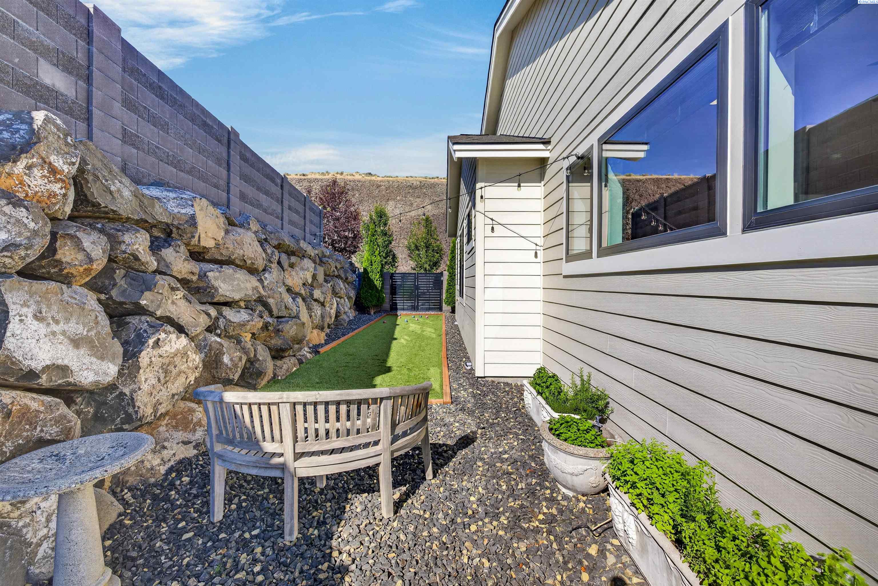2343 Skyview Loop