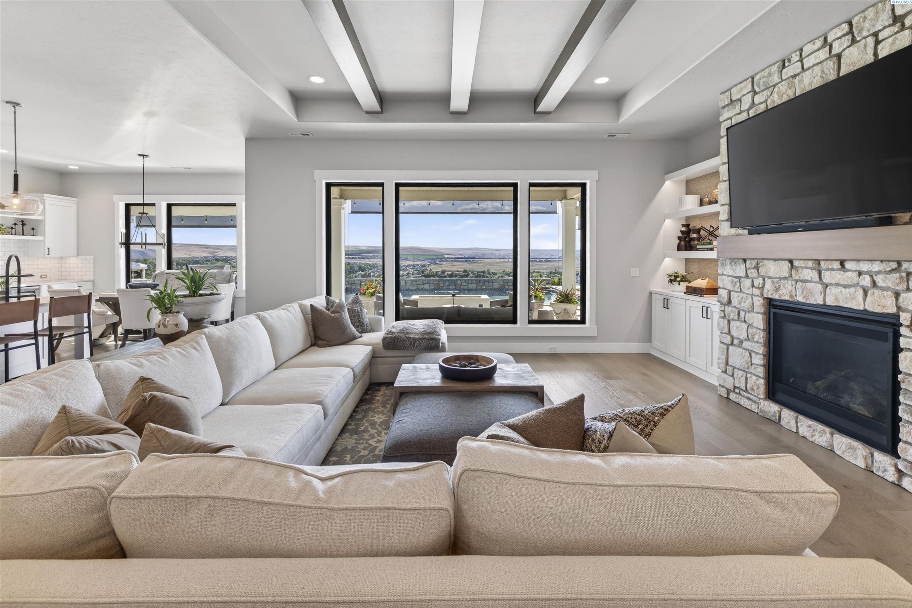 2343 Skyview Loop