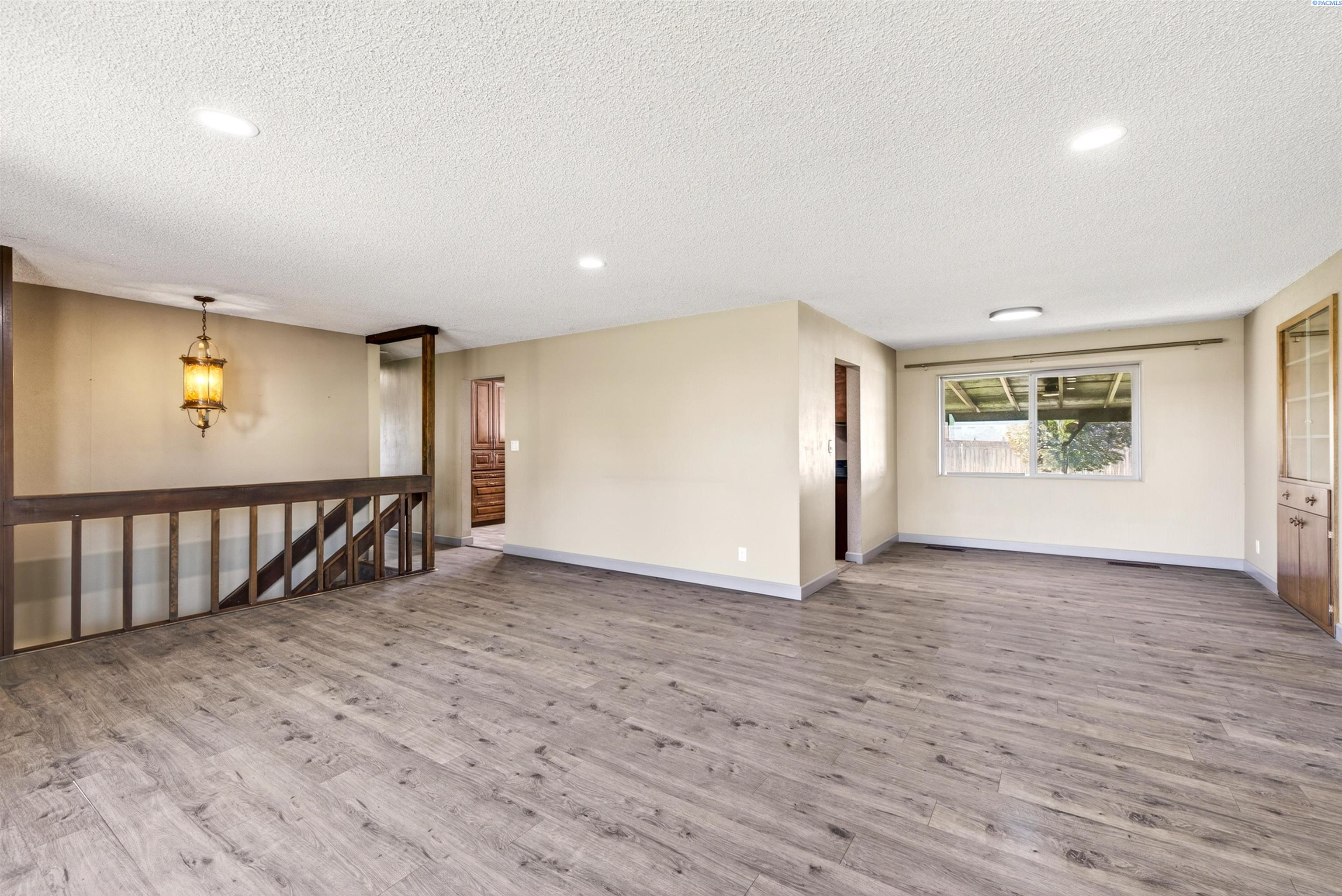 411 W 27th Ave