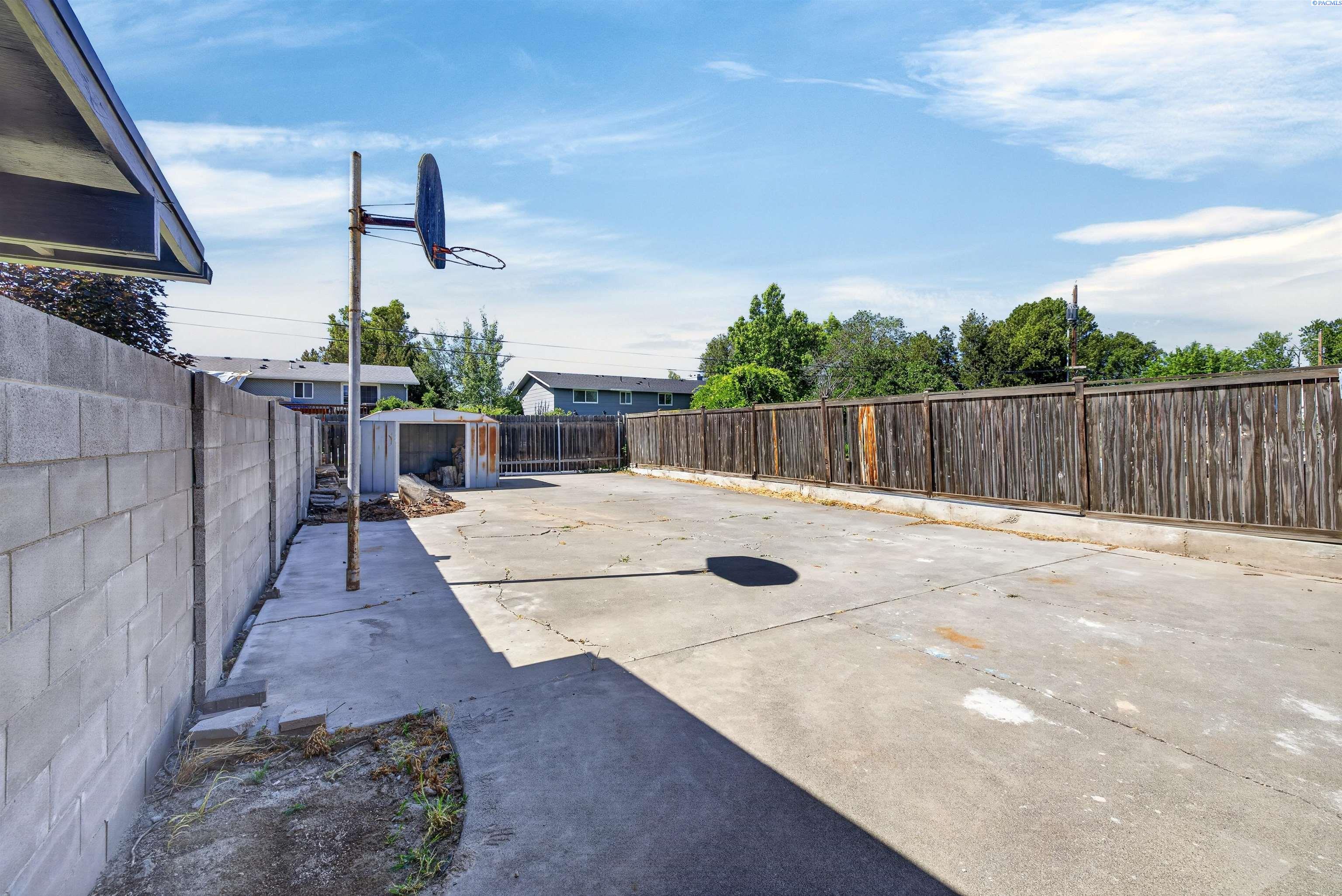 411 W 27th Ave