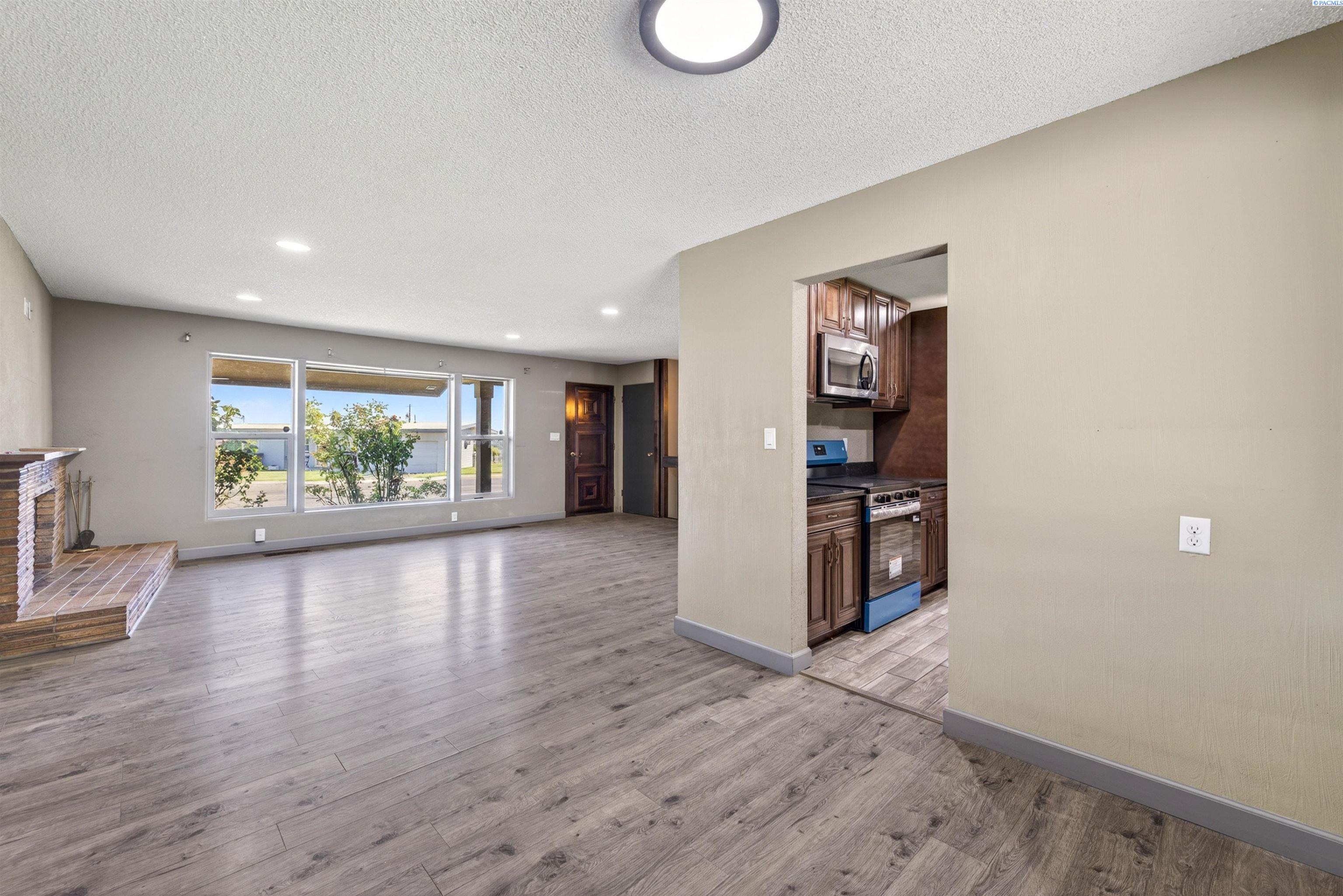 411 W 27th Ave