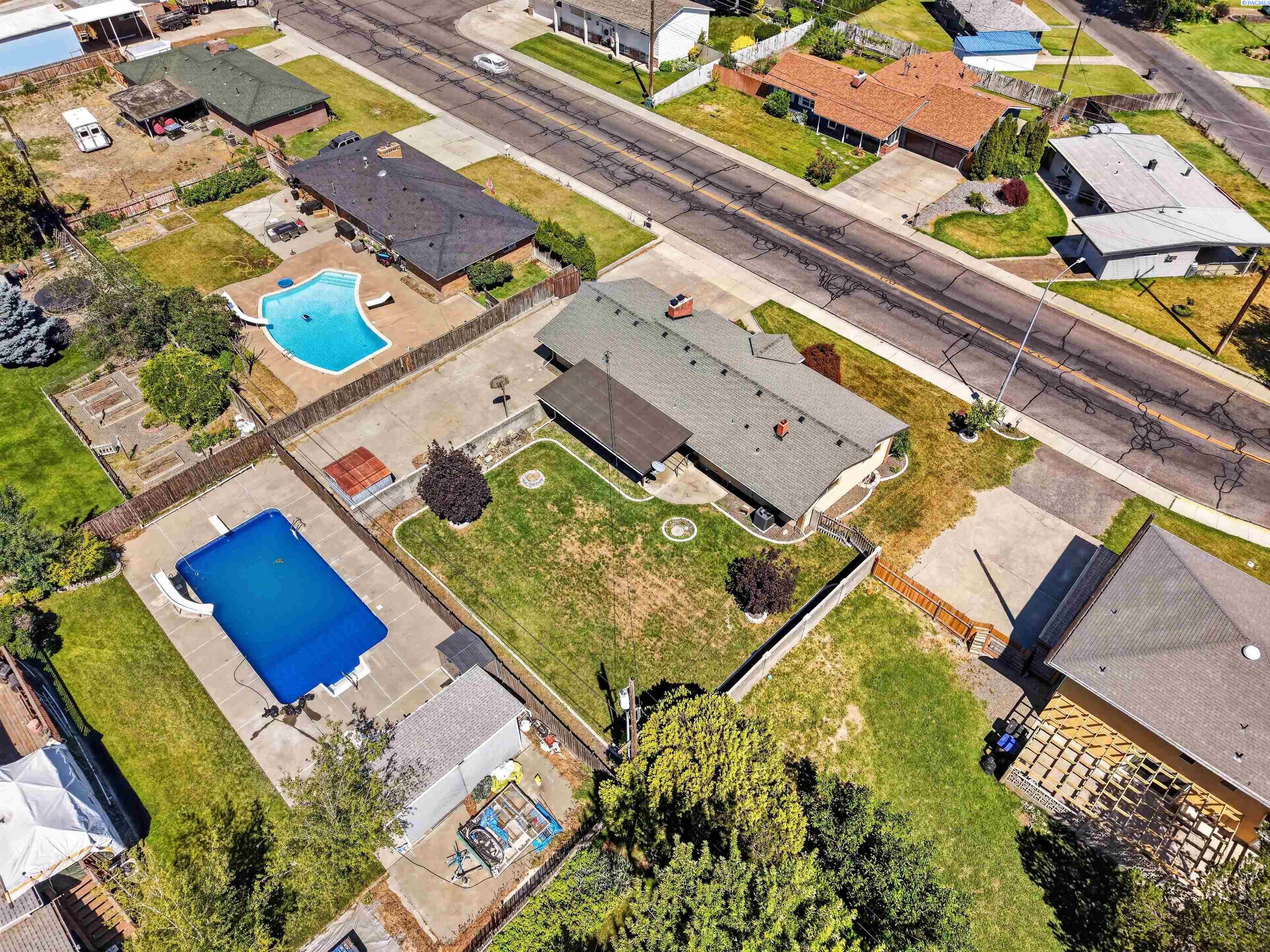 411 W 27th Ave