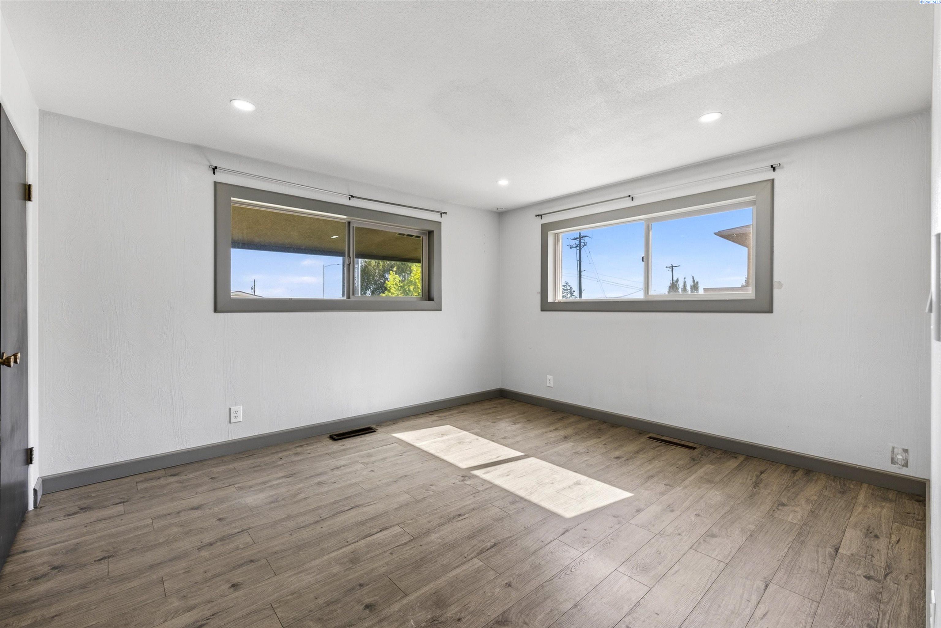 411 W 27th Ave