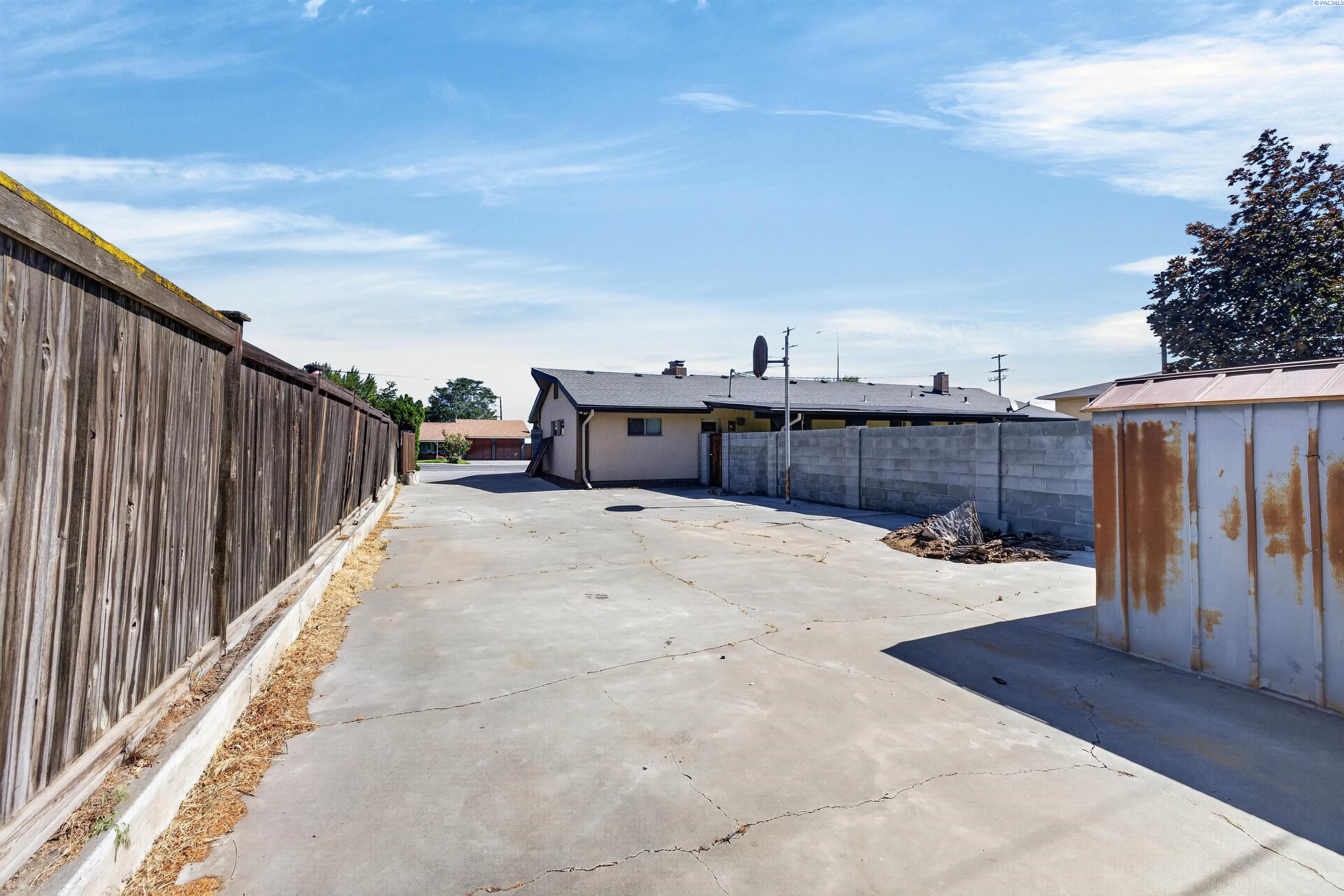 411 W 27th Ave