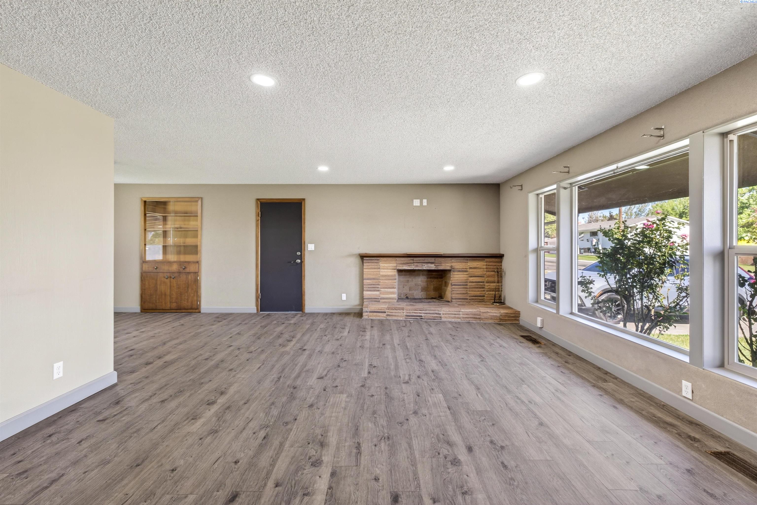 411 W 27th Ave
