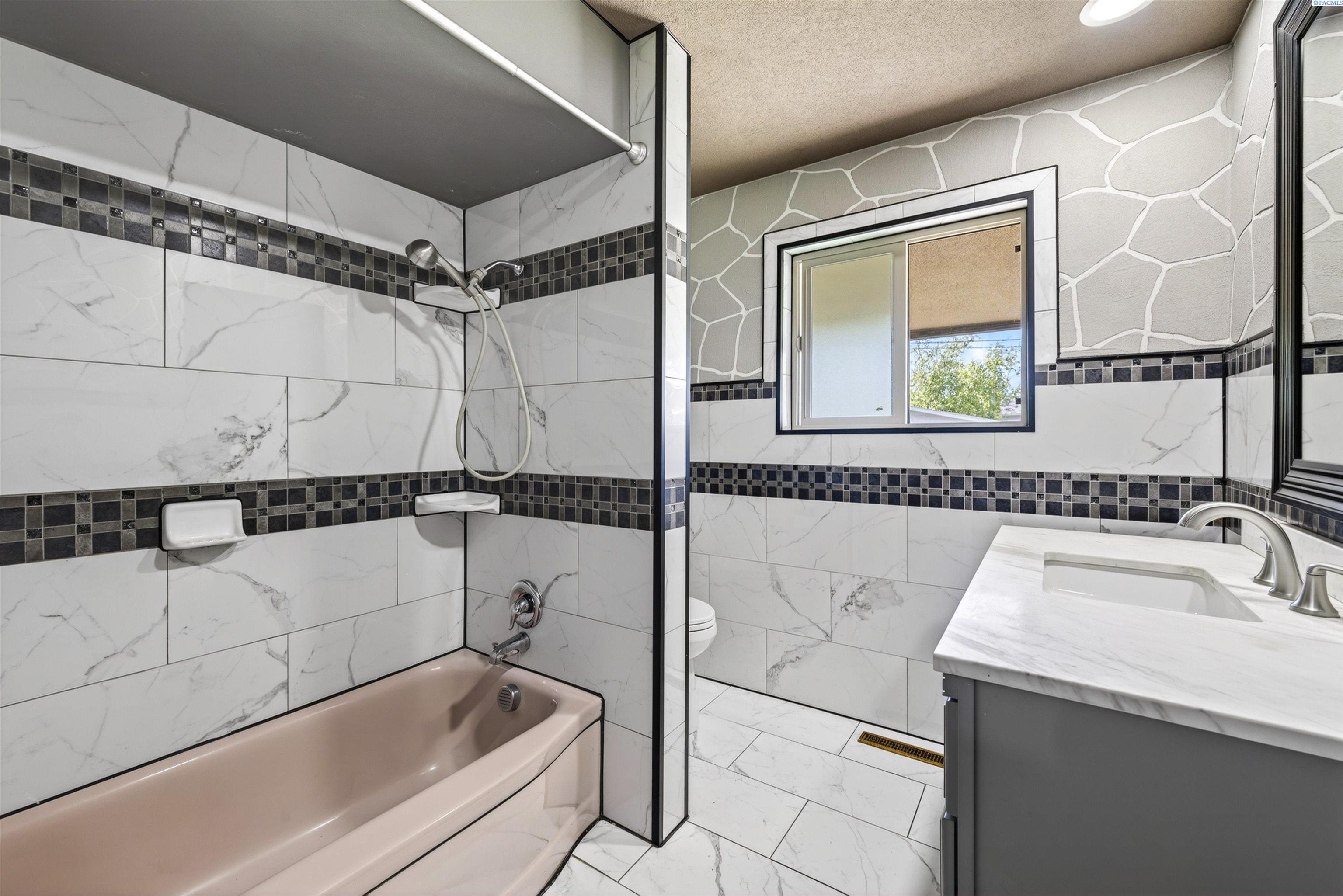 411 W 27th Ave