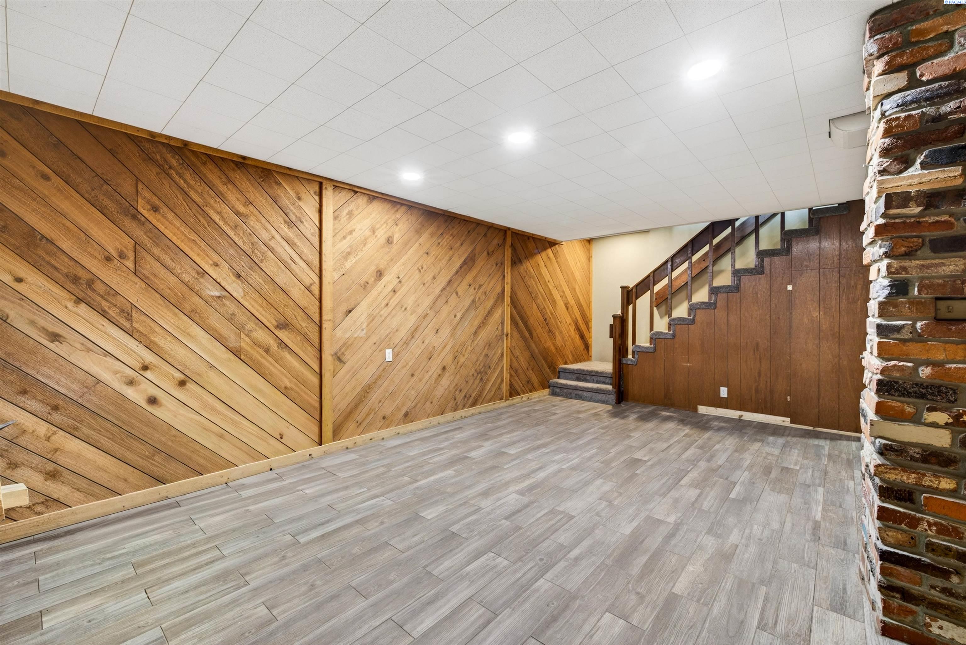 411 W 27th Ave