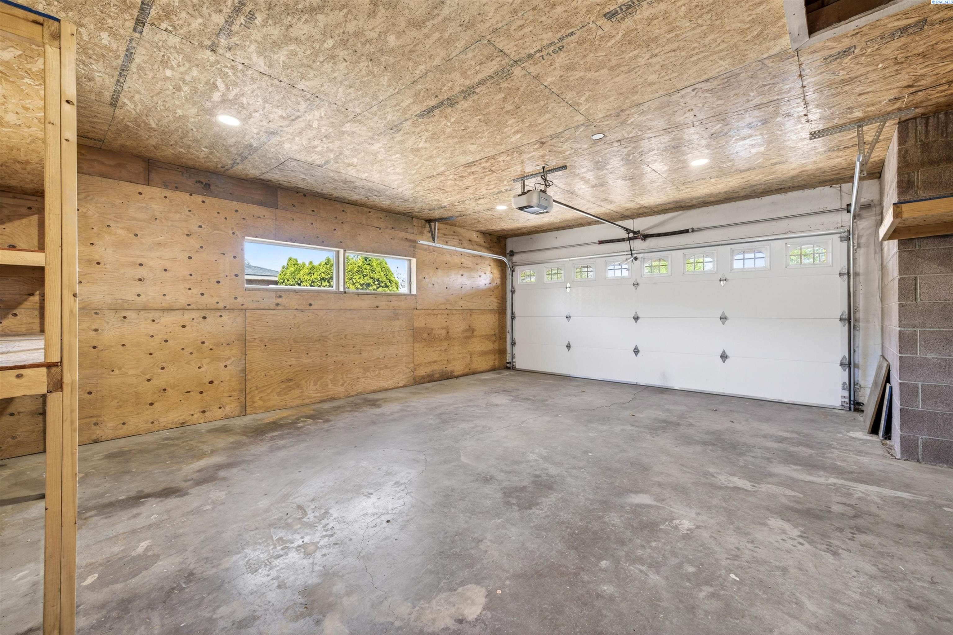 411 W 27th Ave