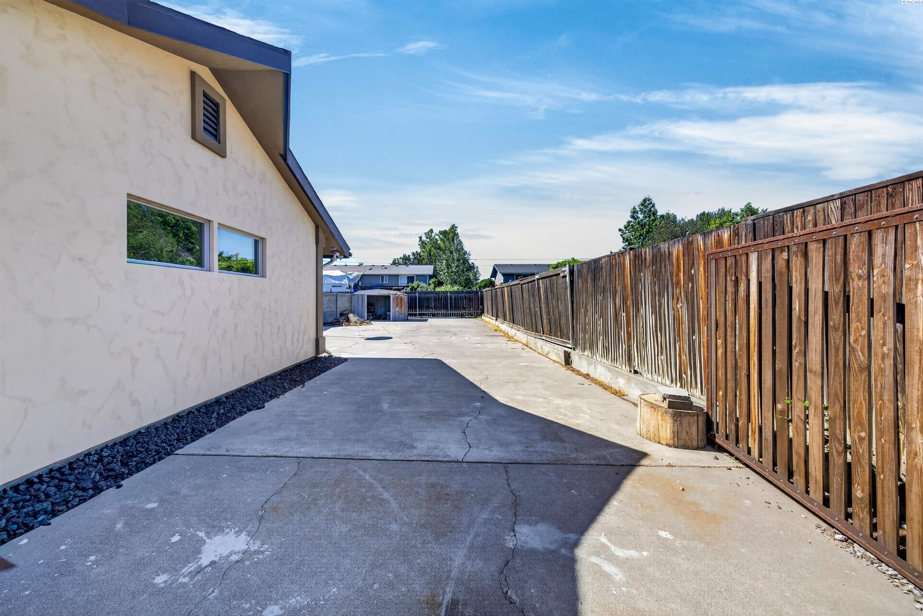 411 W 27th Ave