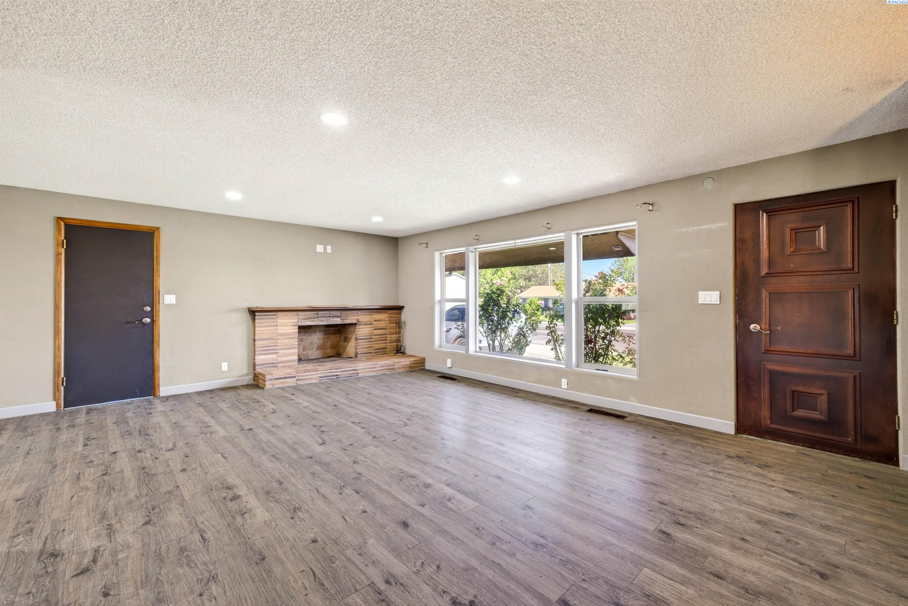 411 W 27th Ave