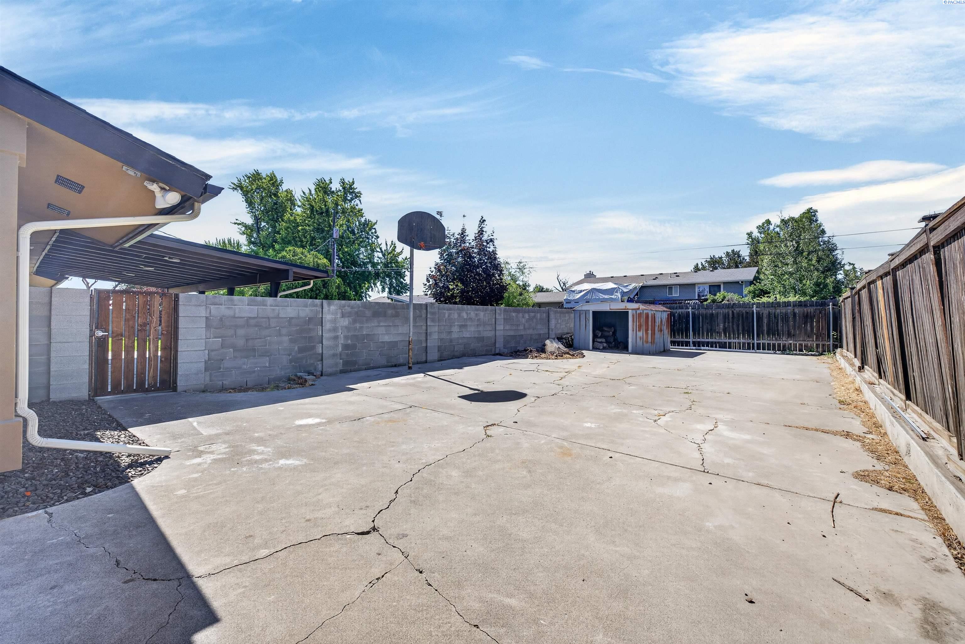 411 W 27th Ave