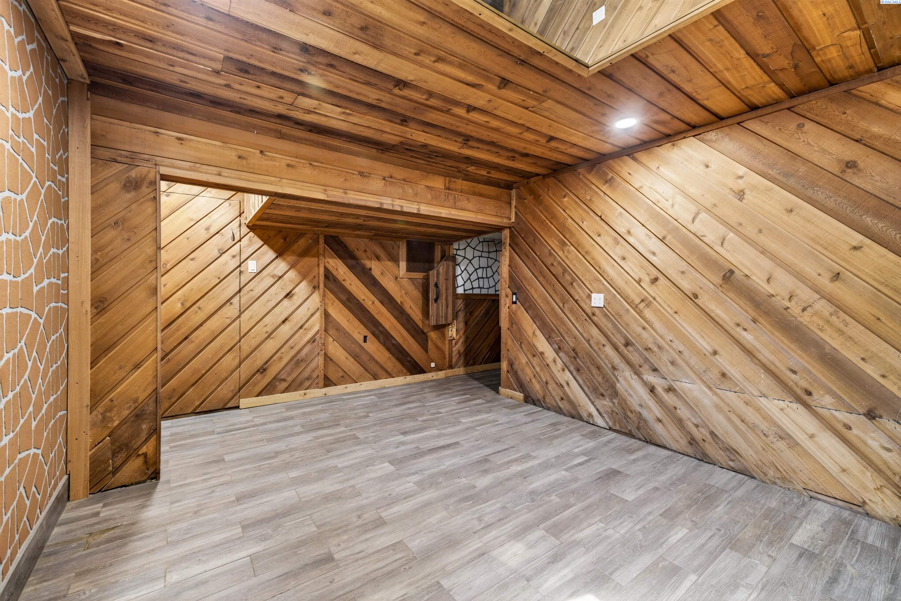 411 W 27th Ave