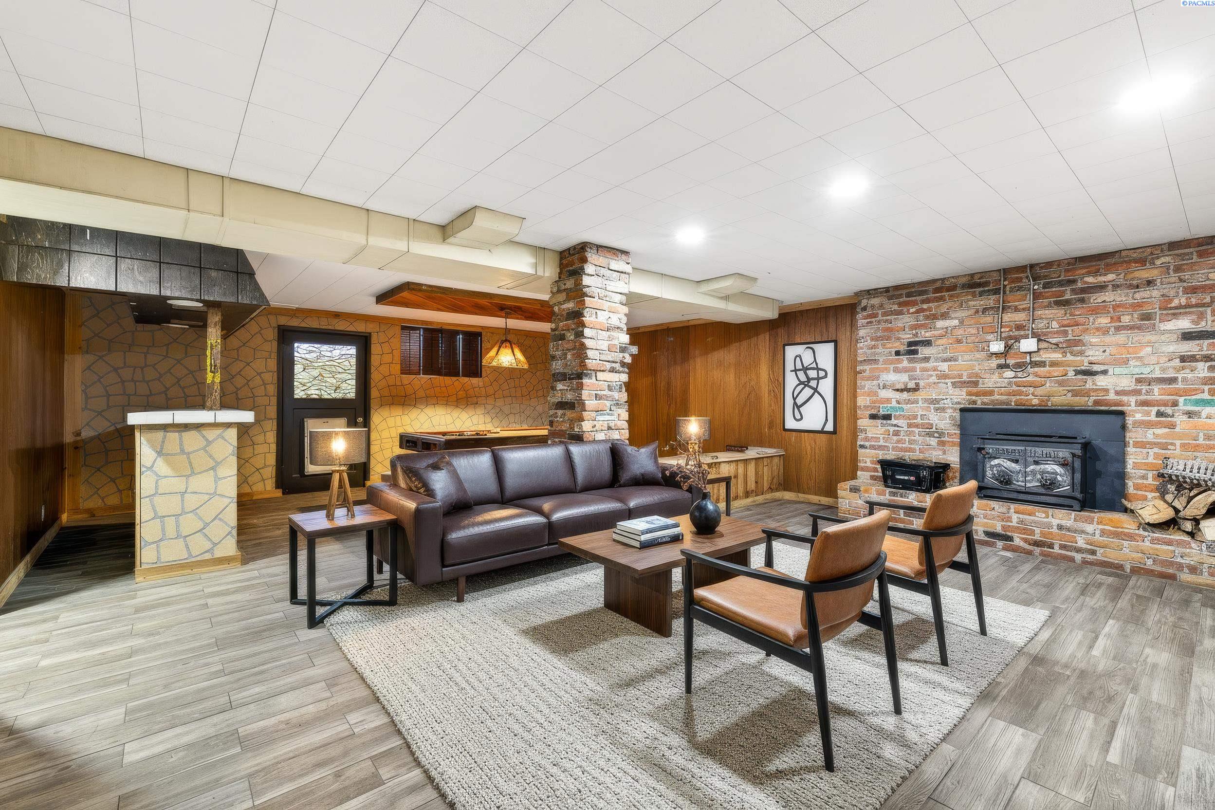 411 W 27th Ave