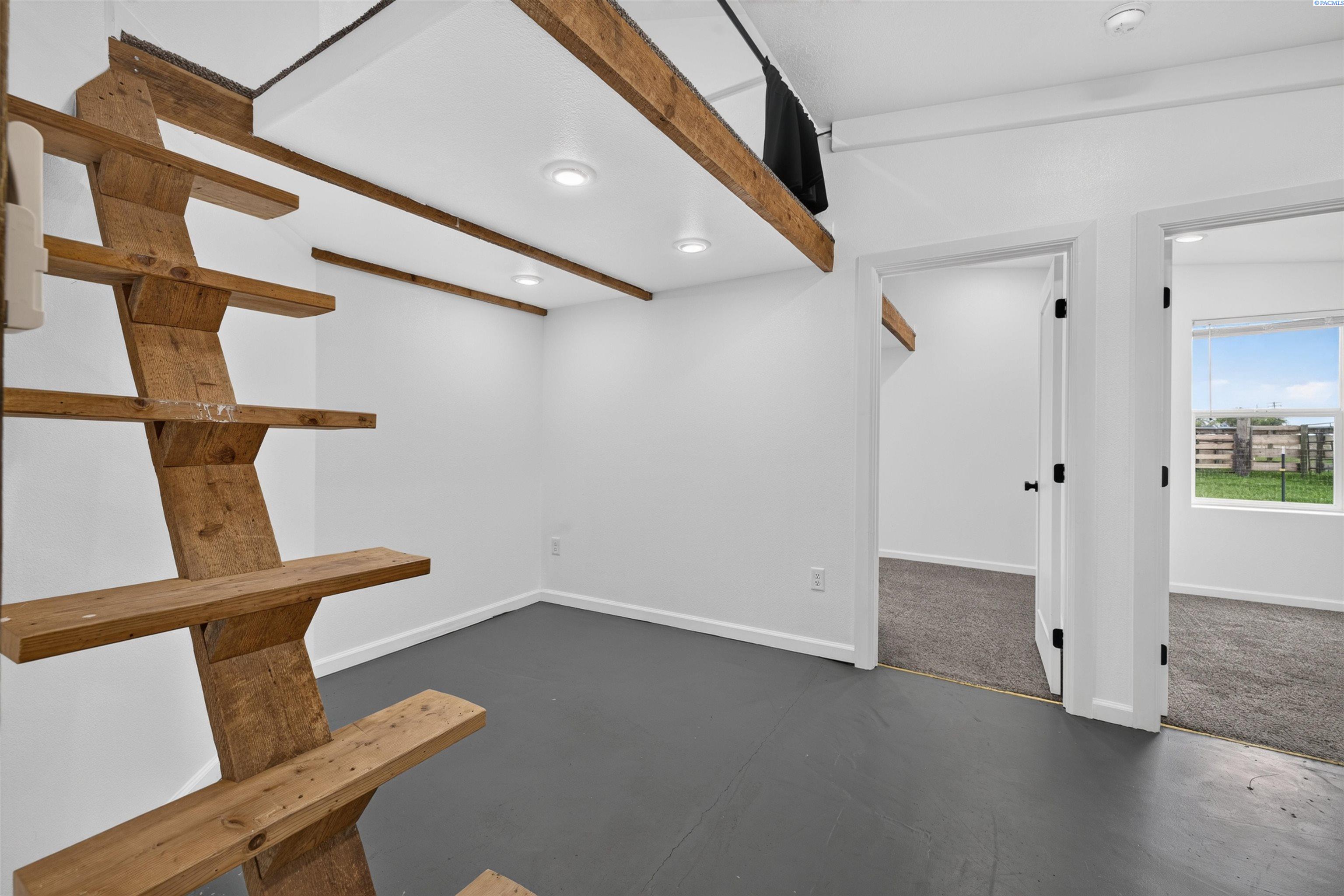 2467 Hanson Loop
