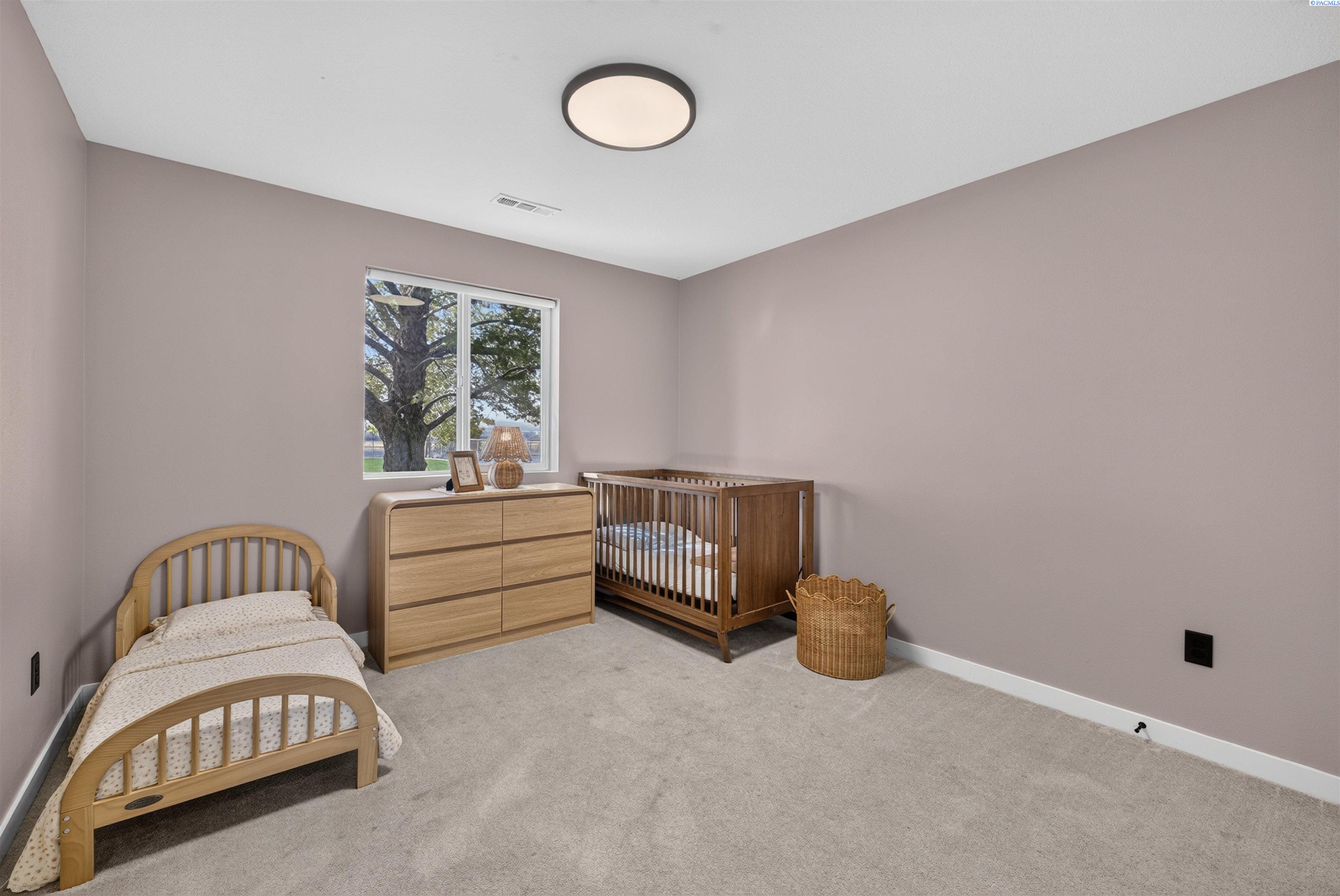 2467 Hanson Loop