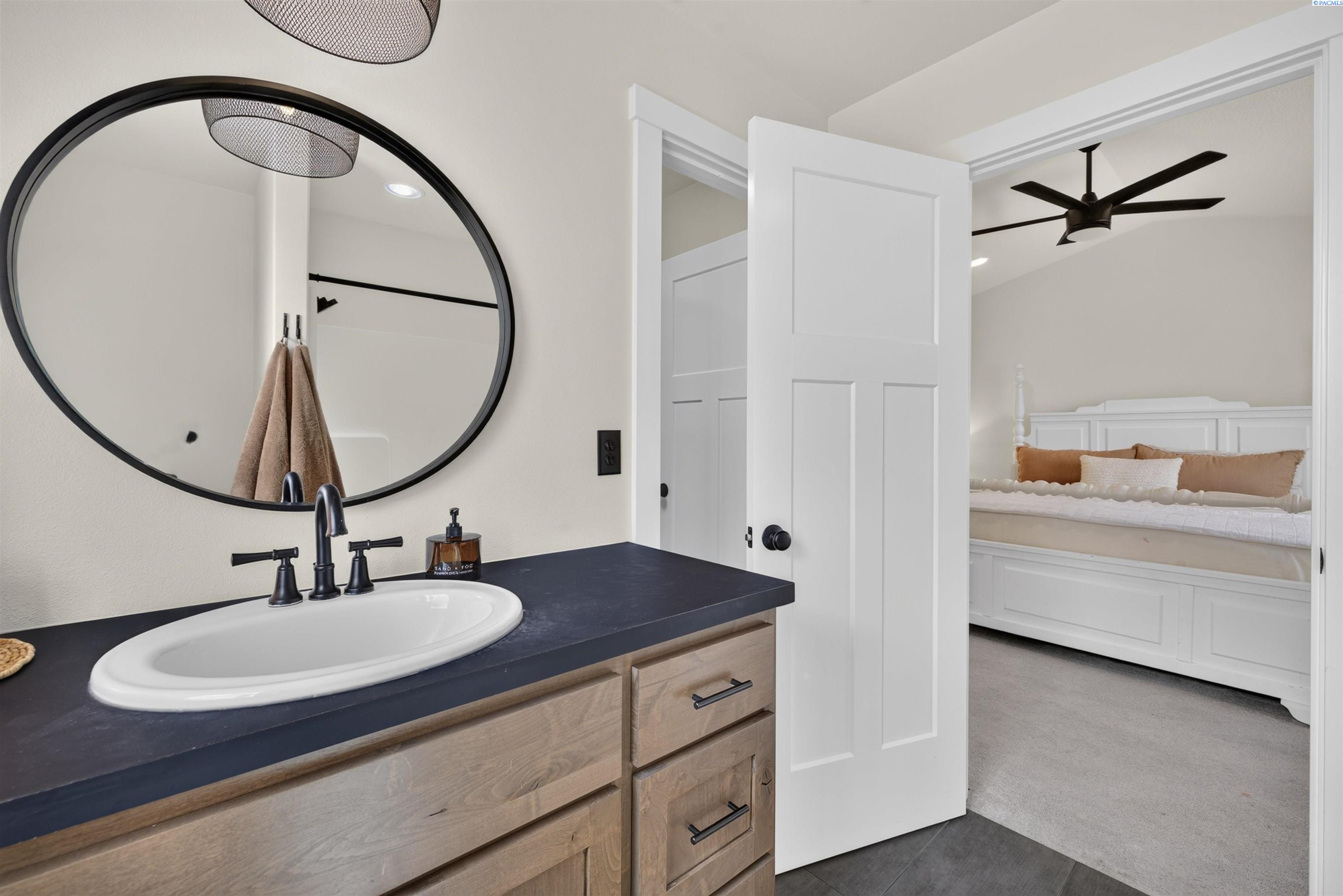 2467 Hanson Loop