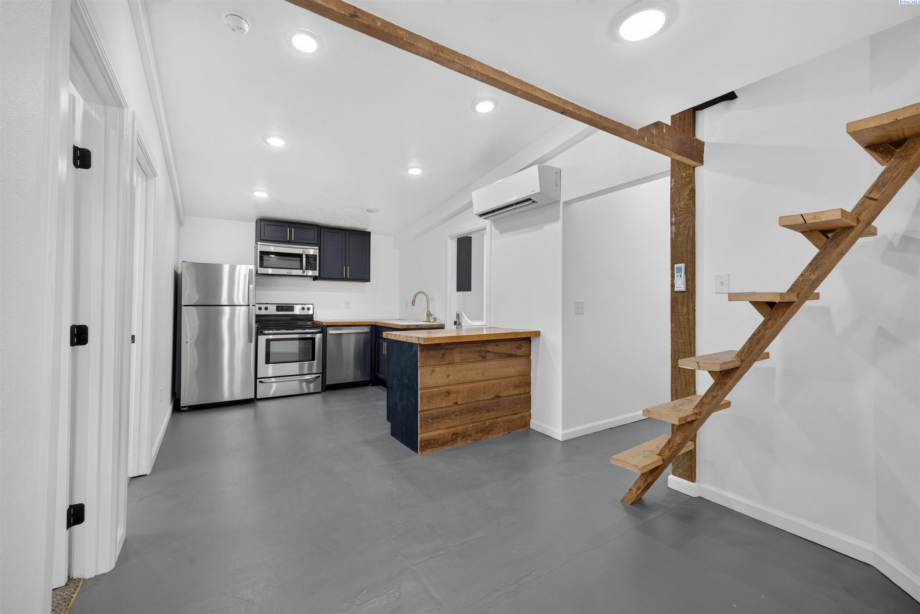 2467 Hanson Loop