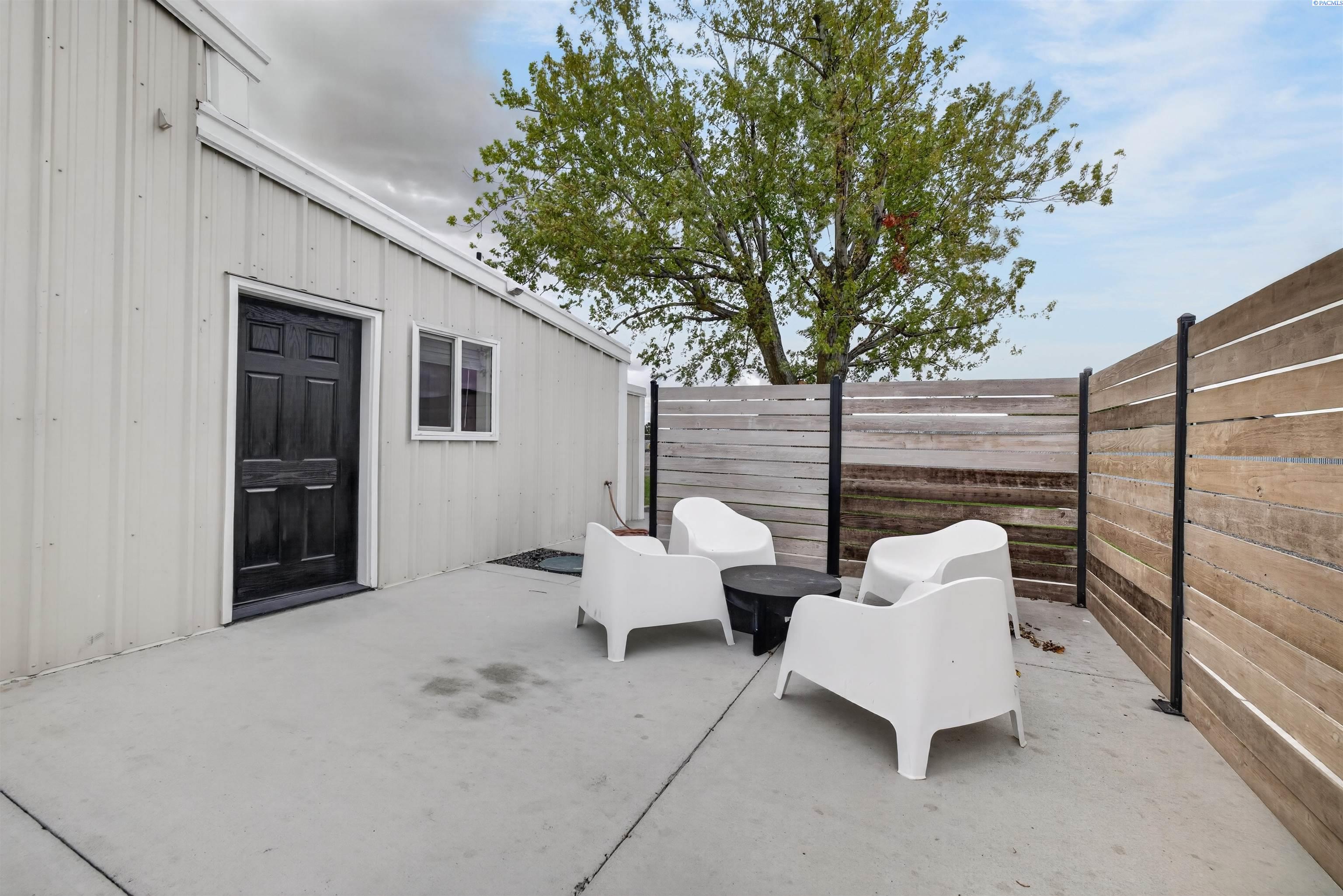 2467 Hanson Loop