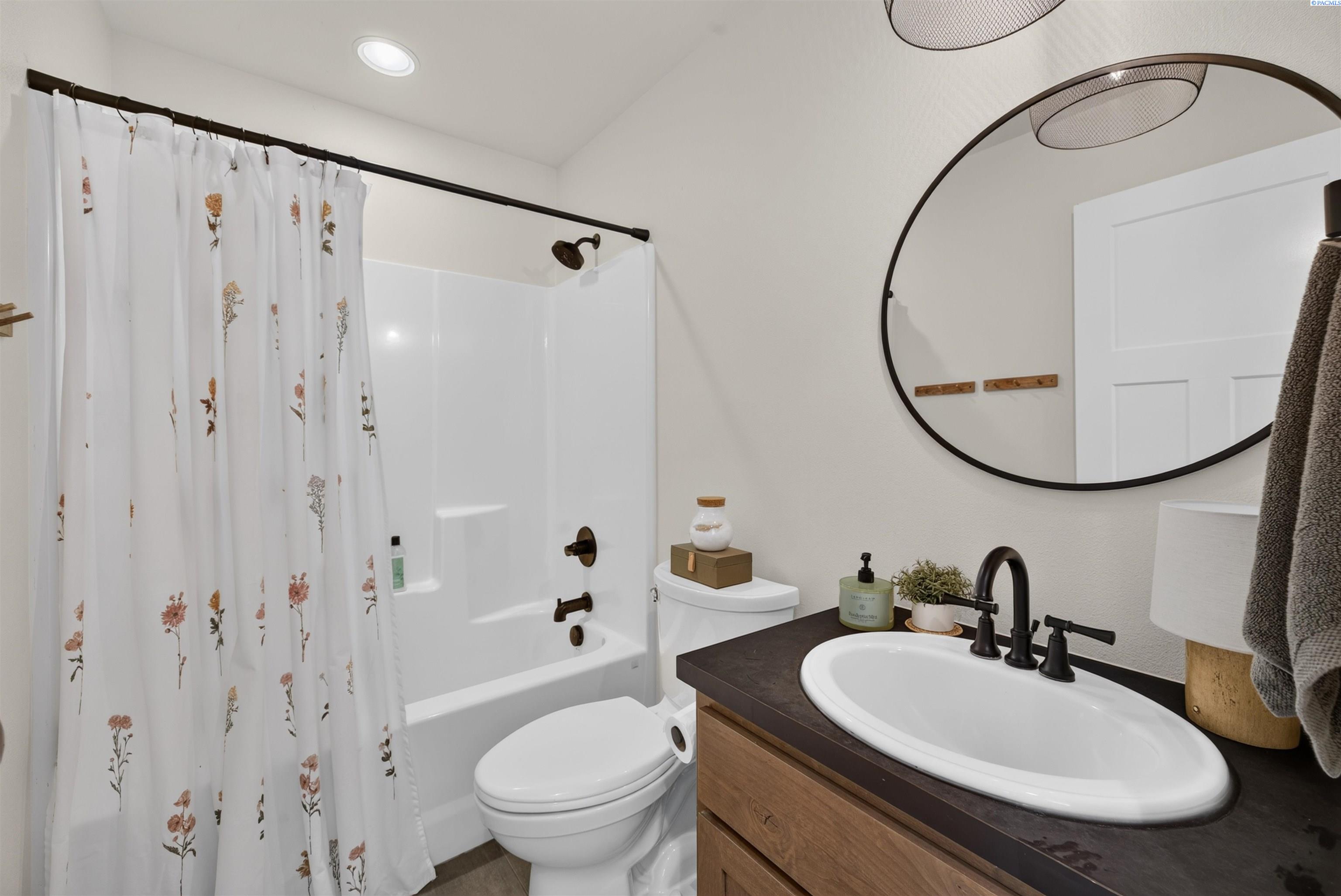 2467 Hanson Loop