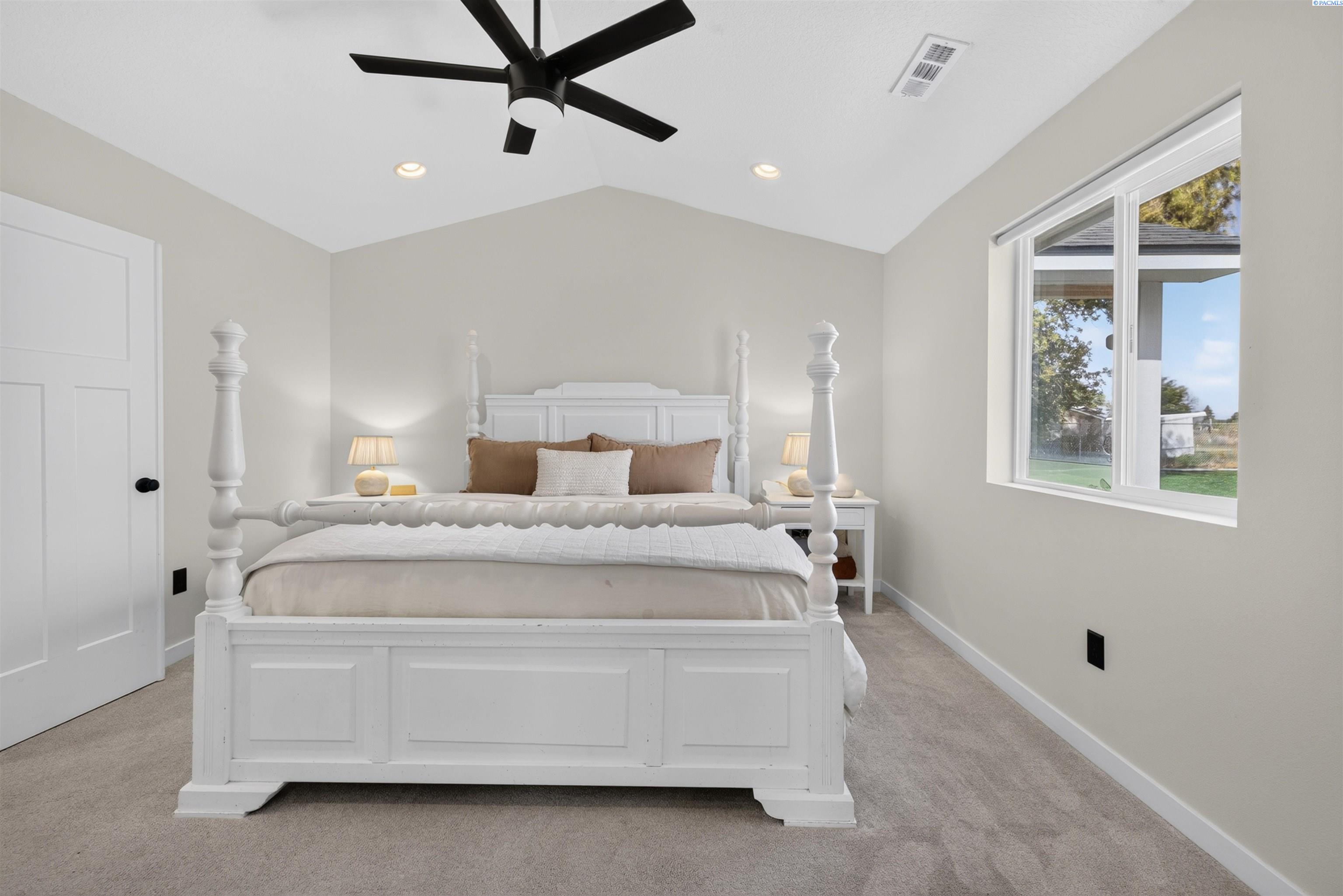 2467 Hanson Loop