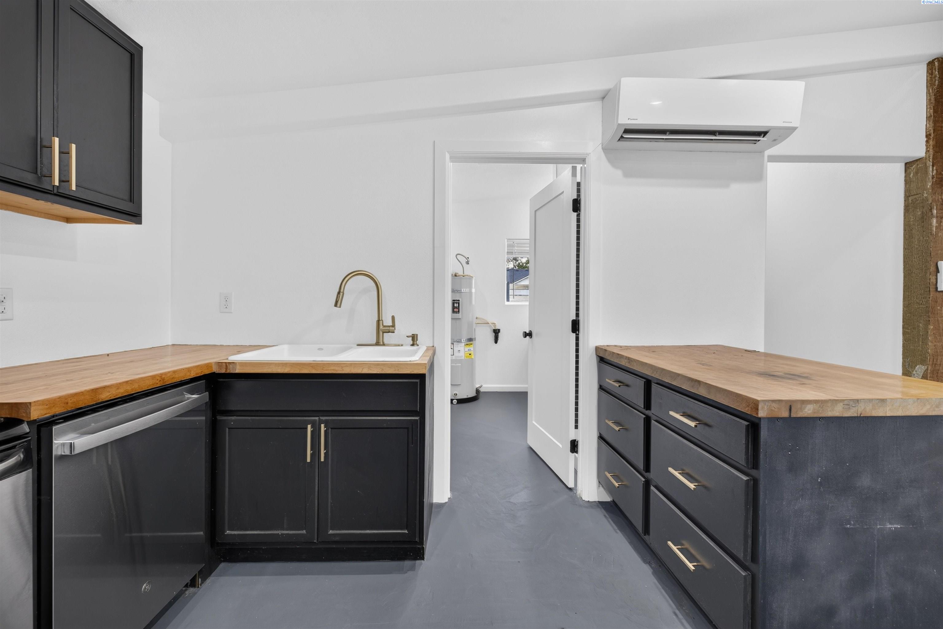 2467 Hanson Loop