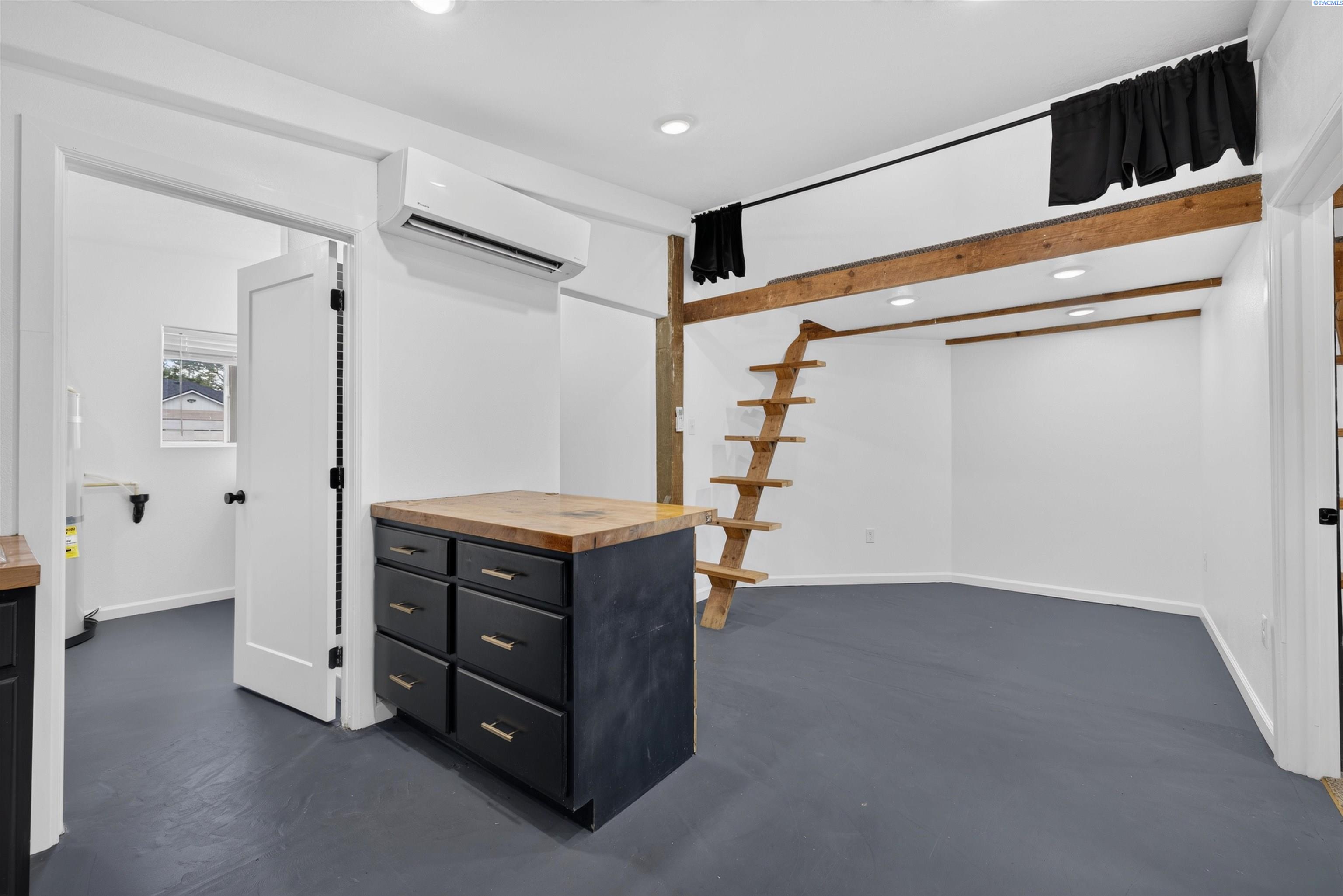 2467 Hanson Loop