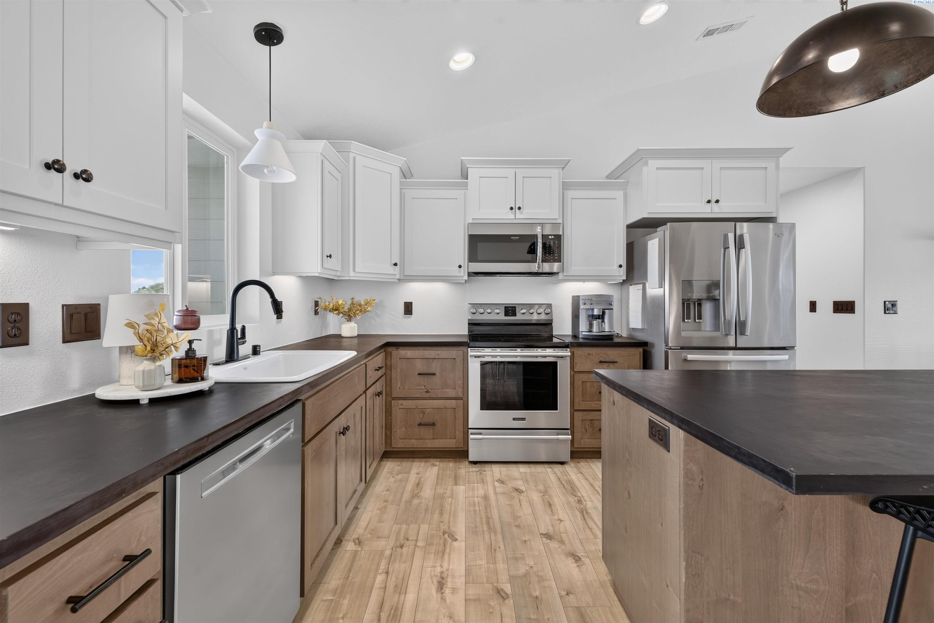 2467 Hanson Loop
