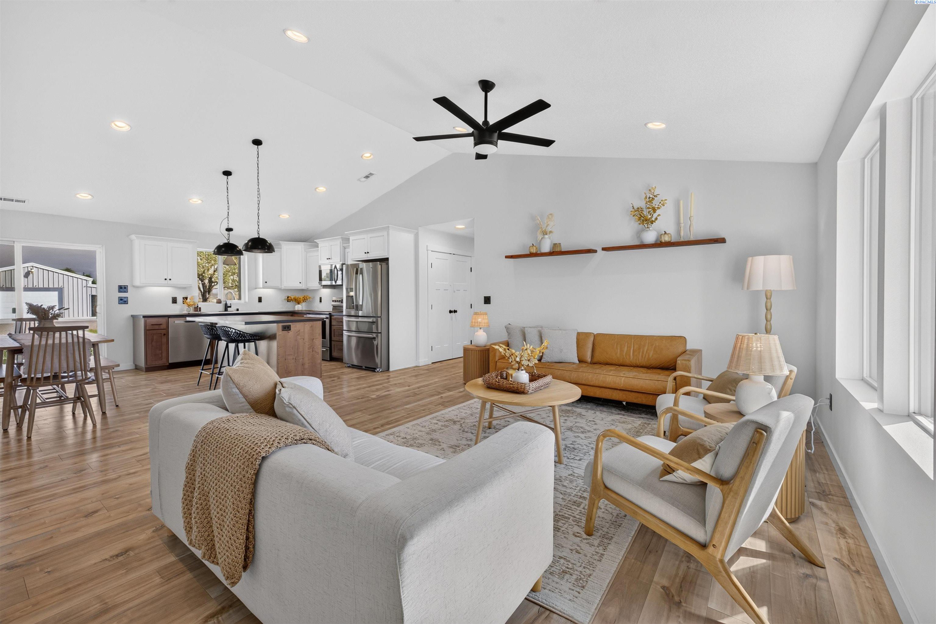 2467 Hanson Loop