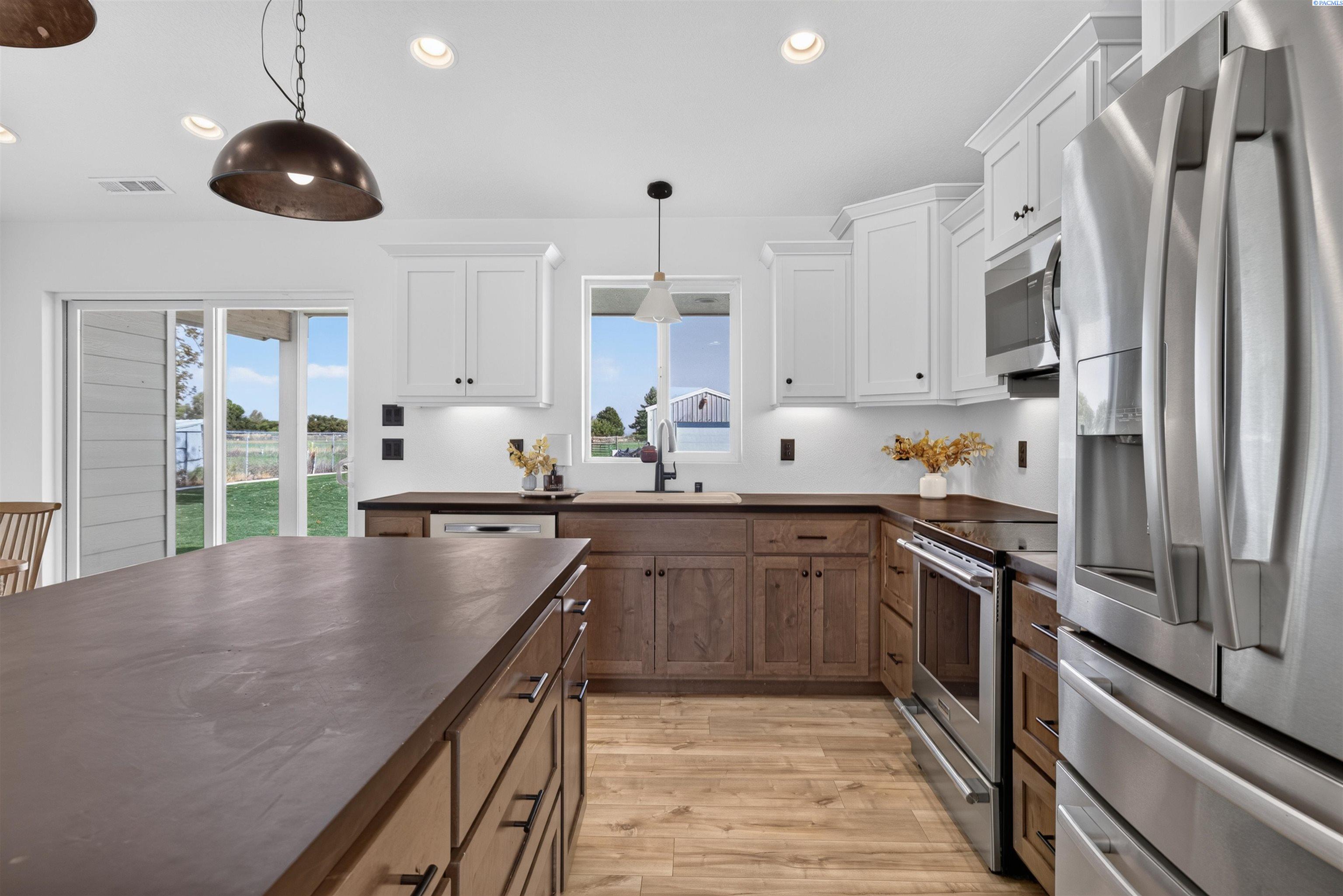 2467 Hanson Loop