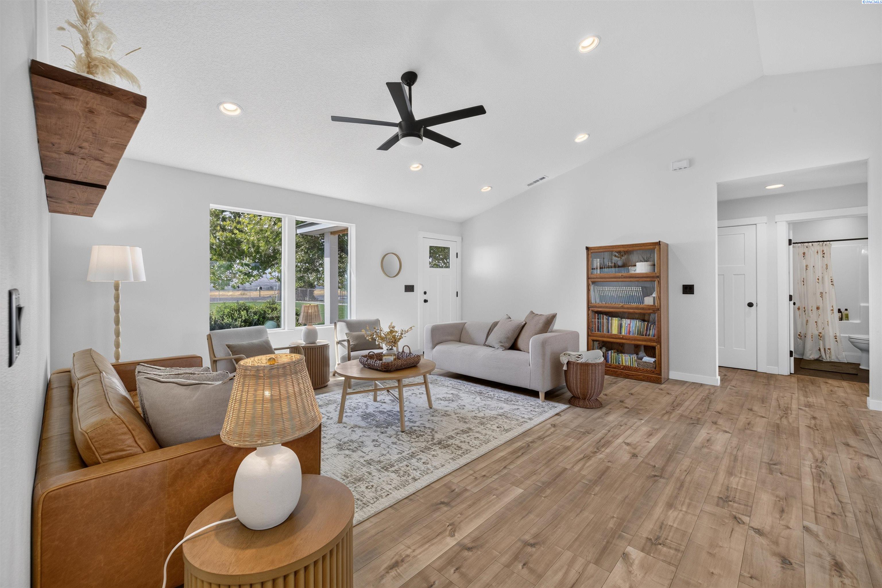 2467 Hanson Loop