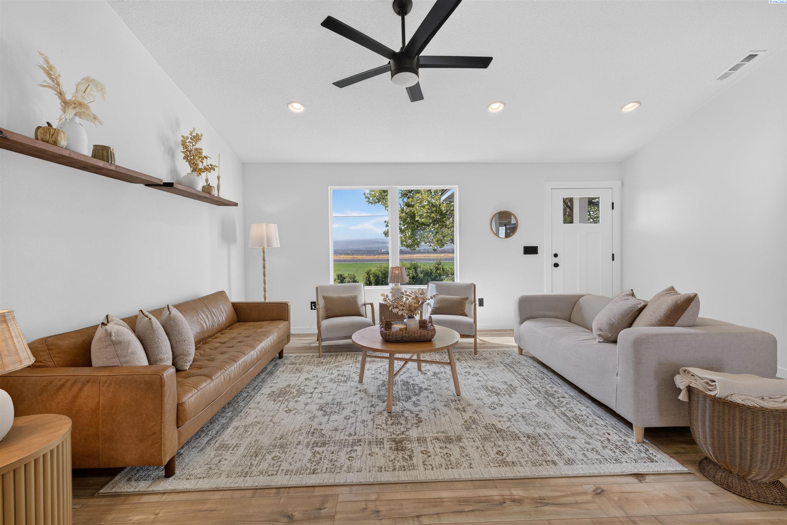 2467 Hanson Loop