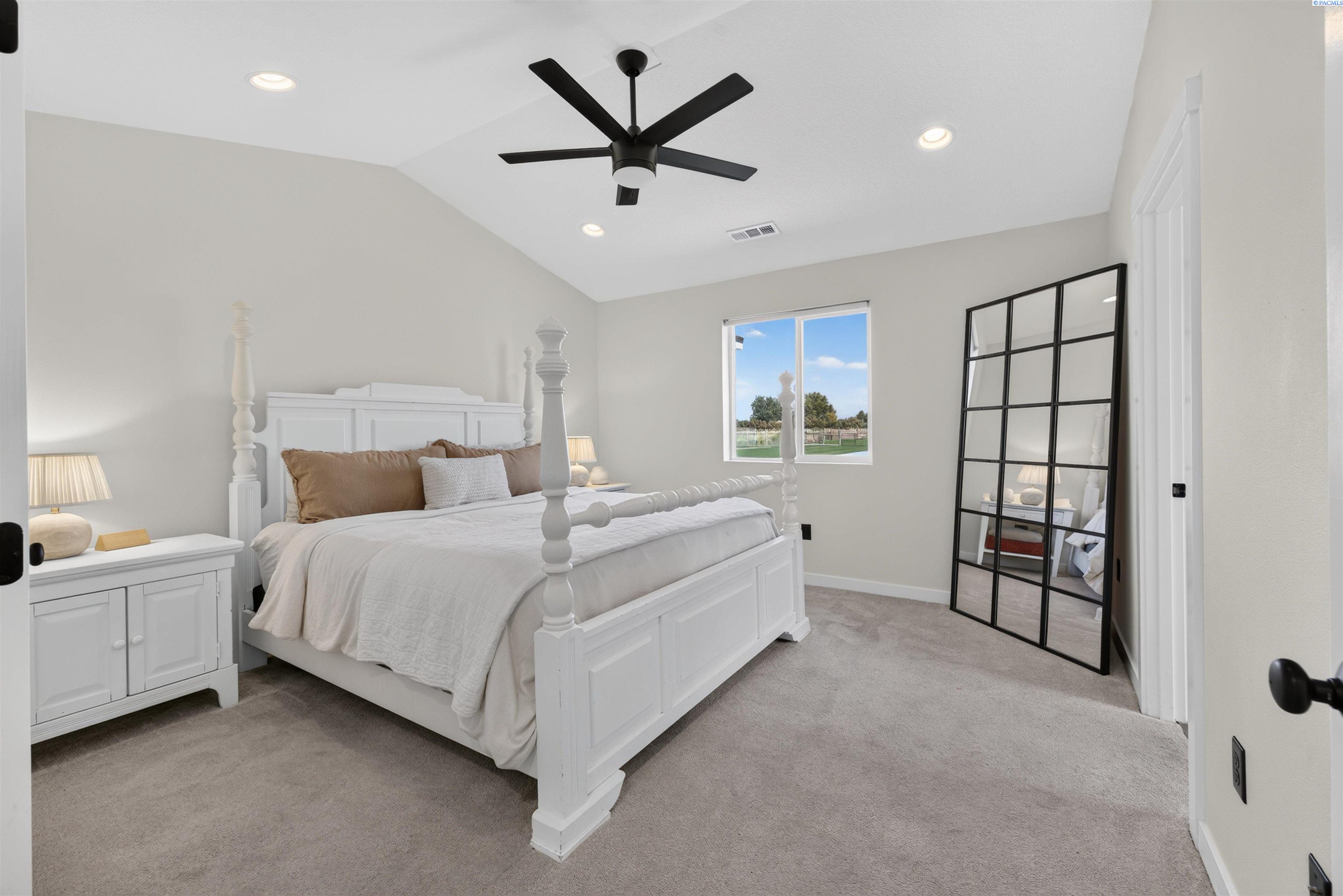 2467 Hanson Loop