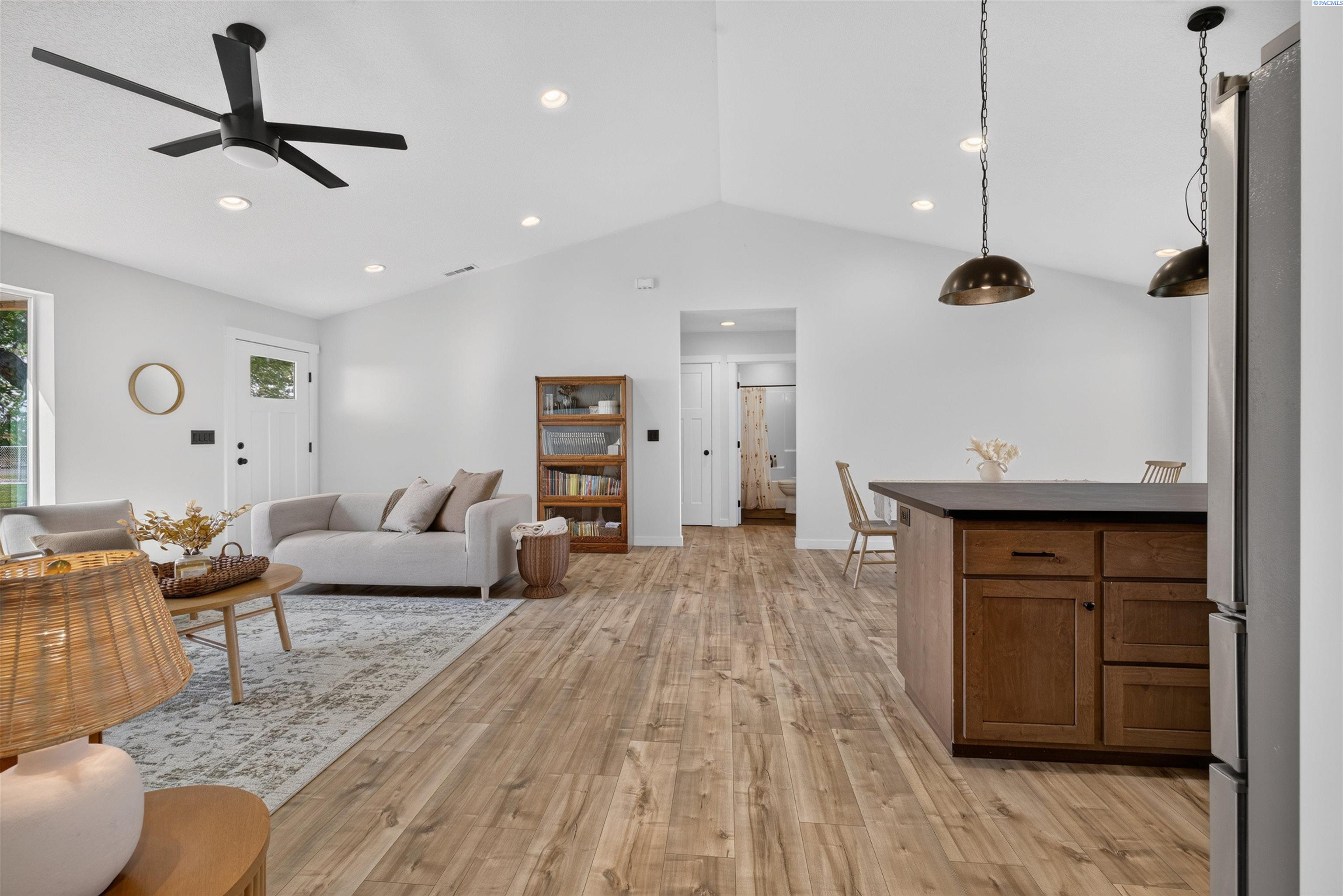 2467 Hanson Loop