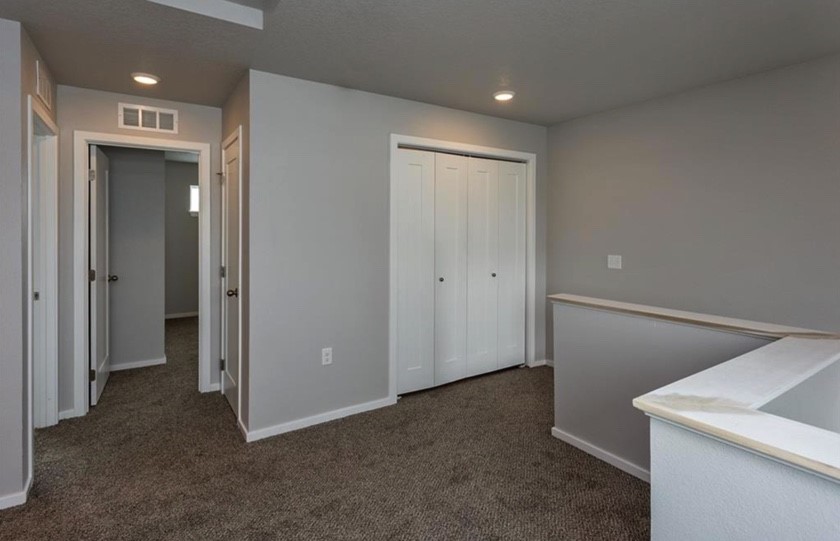 250 NW Greenway Place