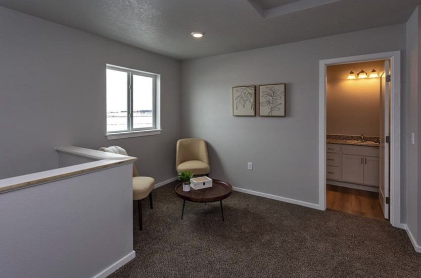 250 NW Greenway Place