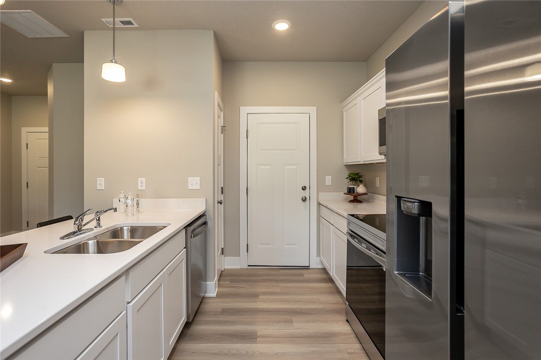 211 NW Greenway Place