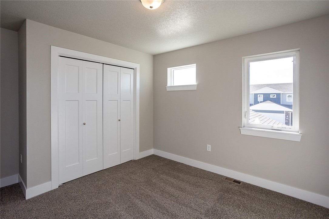 211 NW Greenway Place