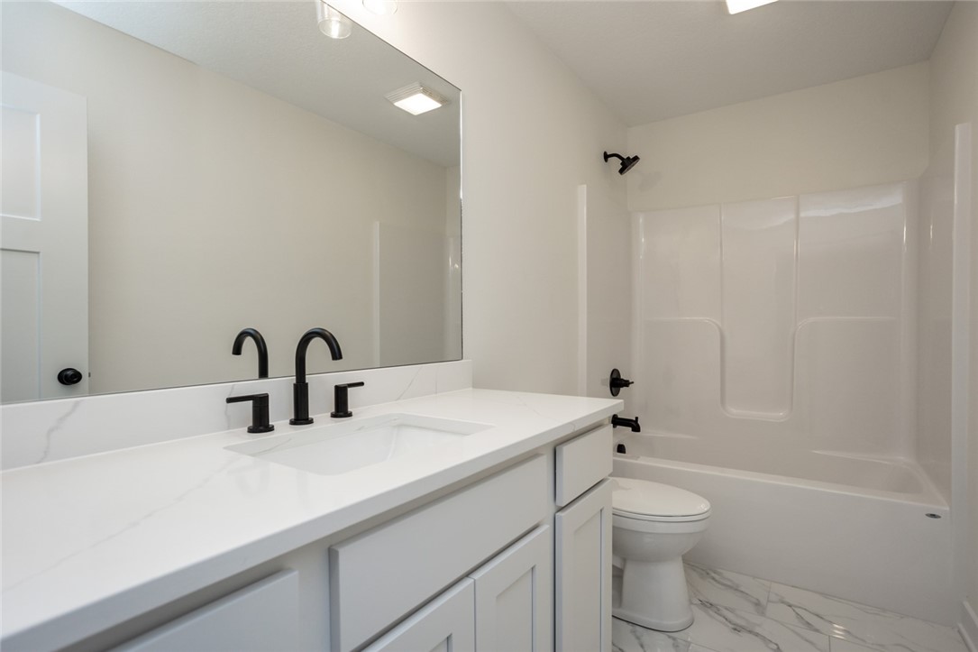 230 NW Lavelle Drive