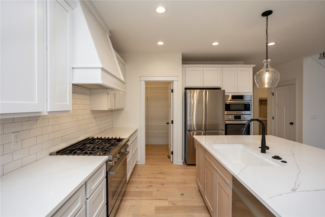 230 NW Lavelle Drive