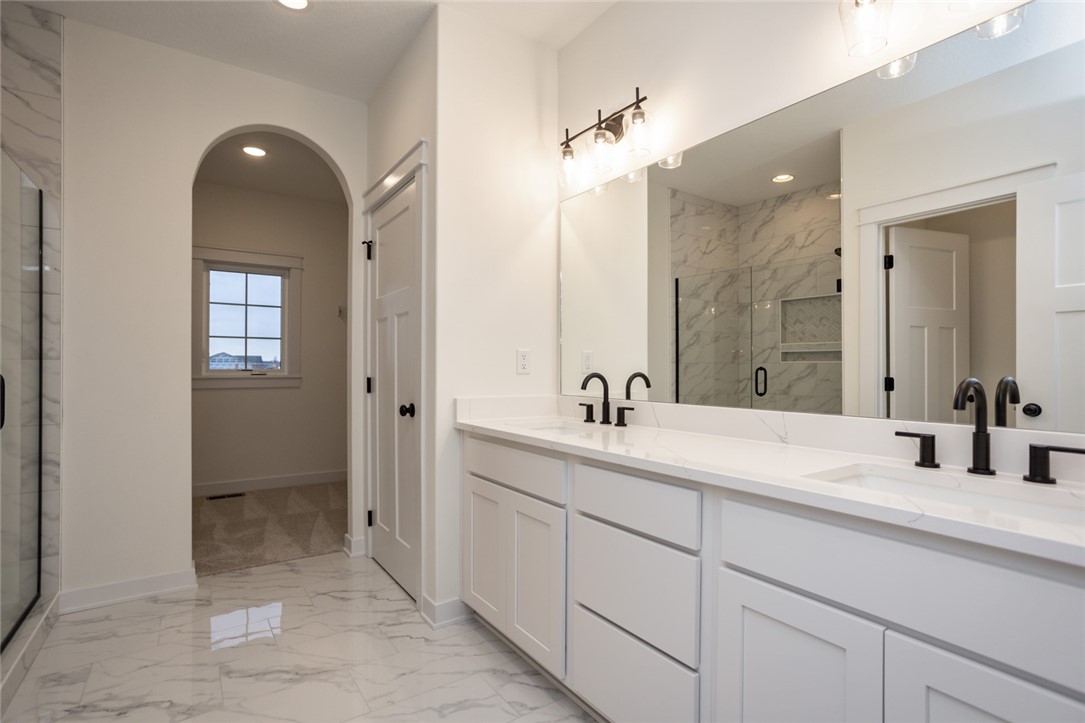 230 NW Lavelle Drive