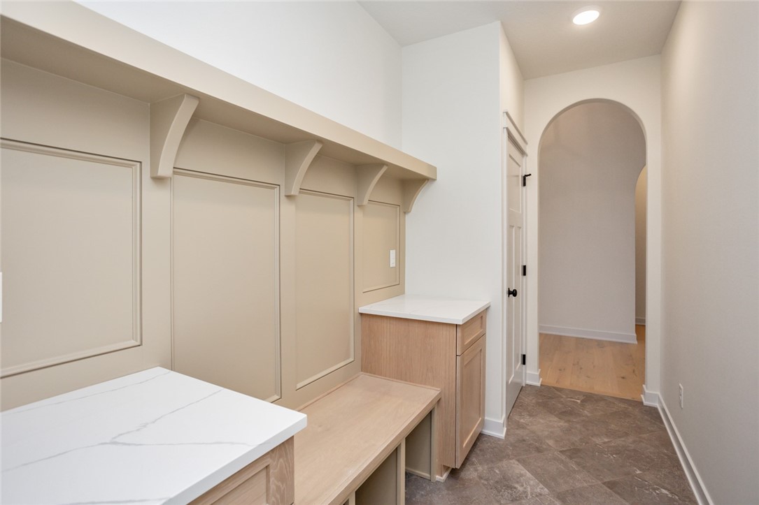 230 NW Lavelle Drive