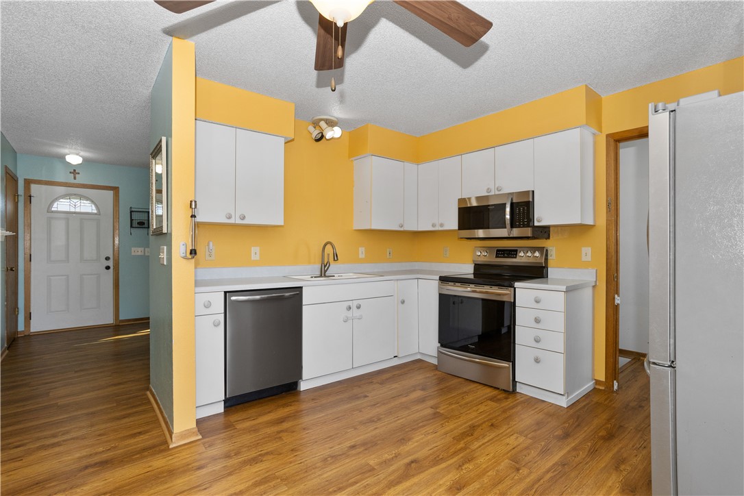 8418 Ridgeview Drive