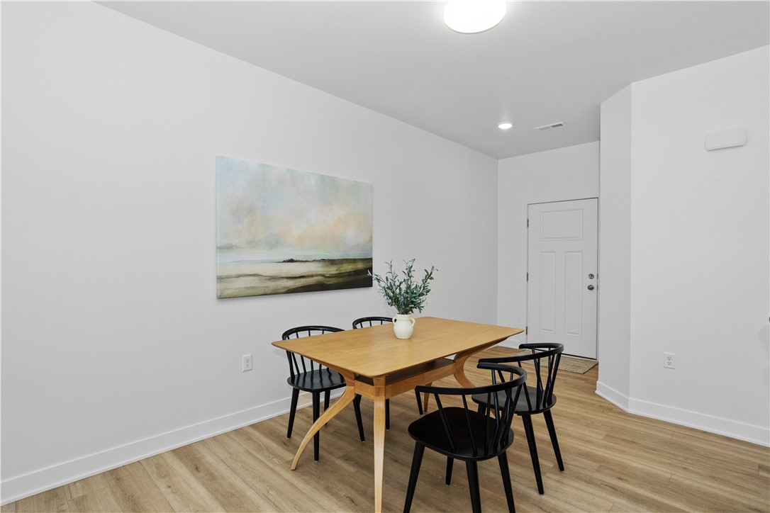 263 NW Waverly Drive